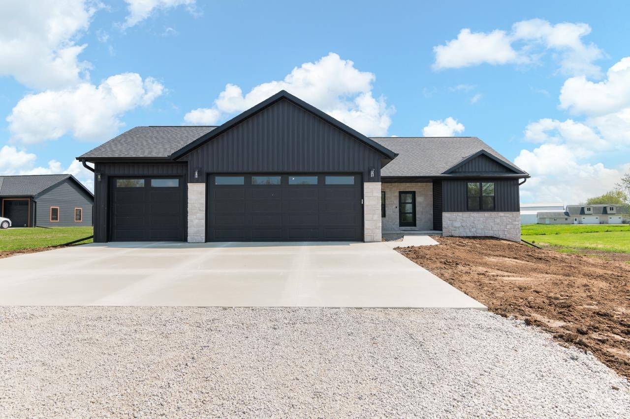 Pulaski, WI 54162,586 PRAIRIE GRADENS LN