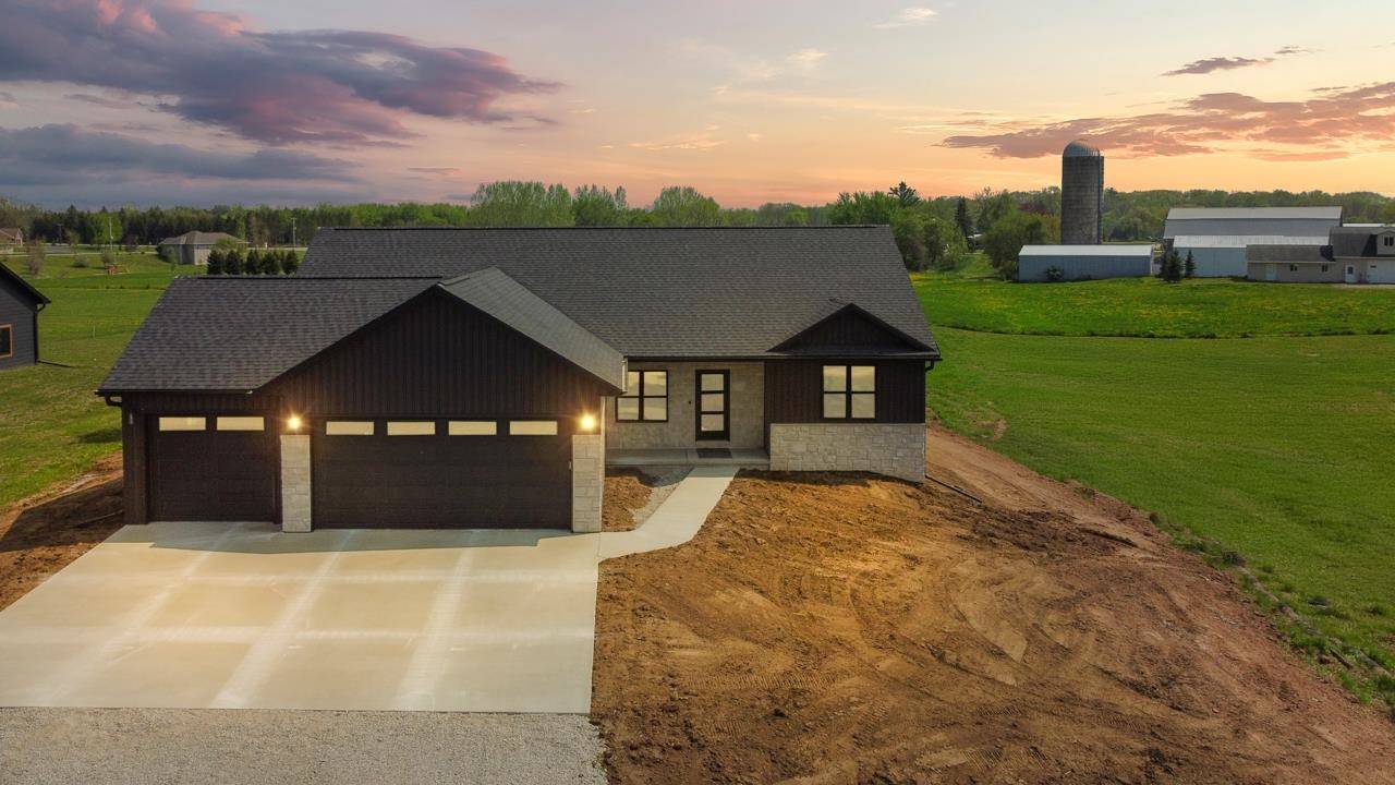 Pulaski, WI 54162,586 PRAIRIE GRADENS LN