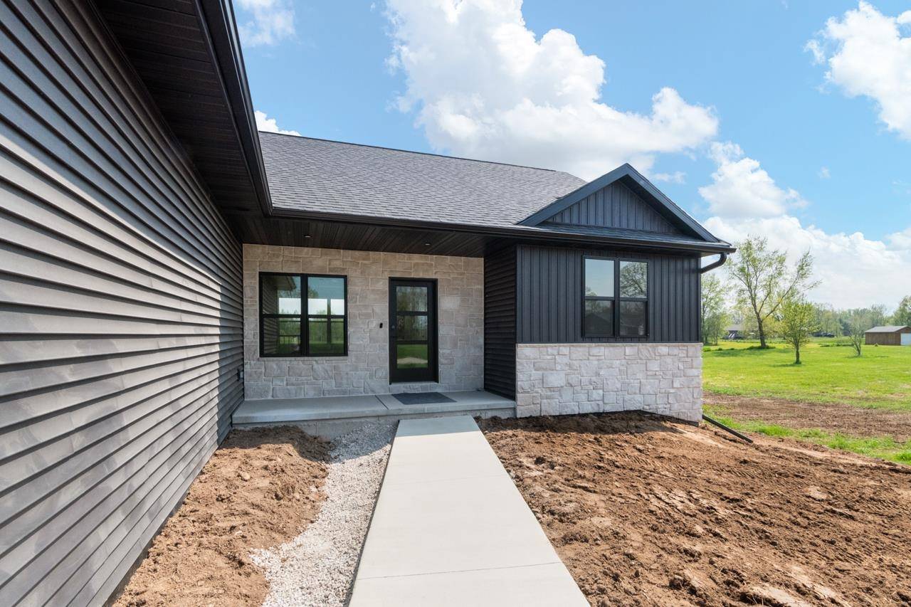 Pulaski, WI 54162,586 PRAIRIE GRADENS LN