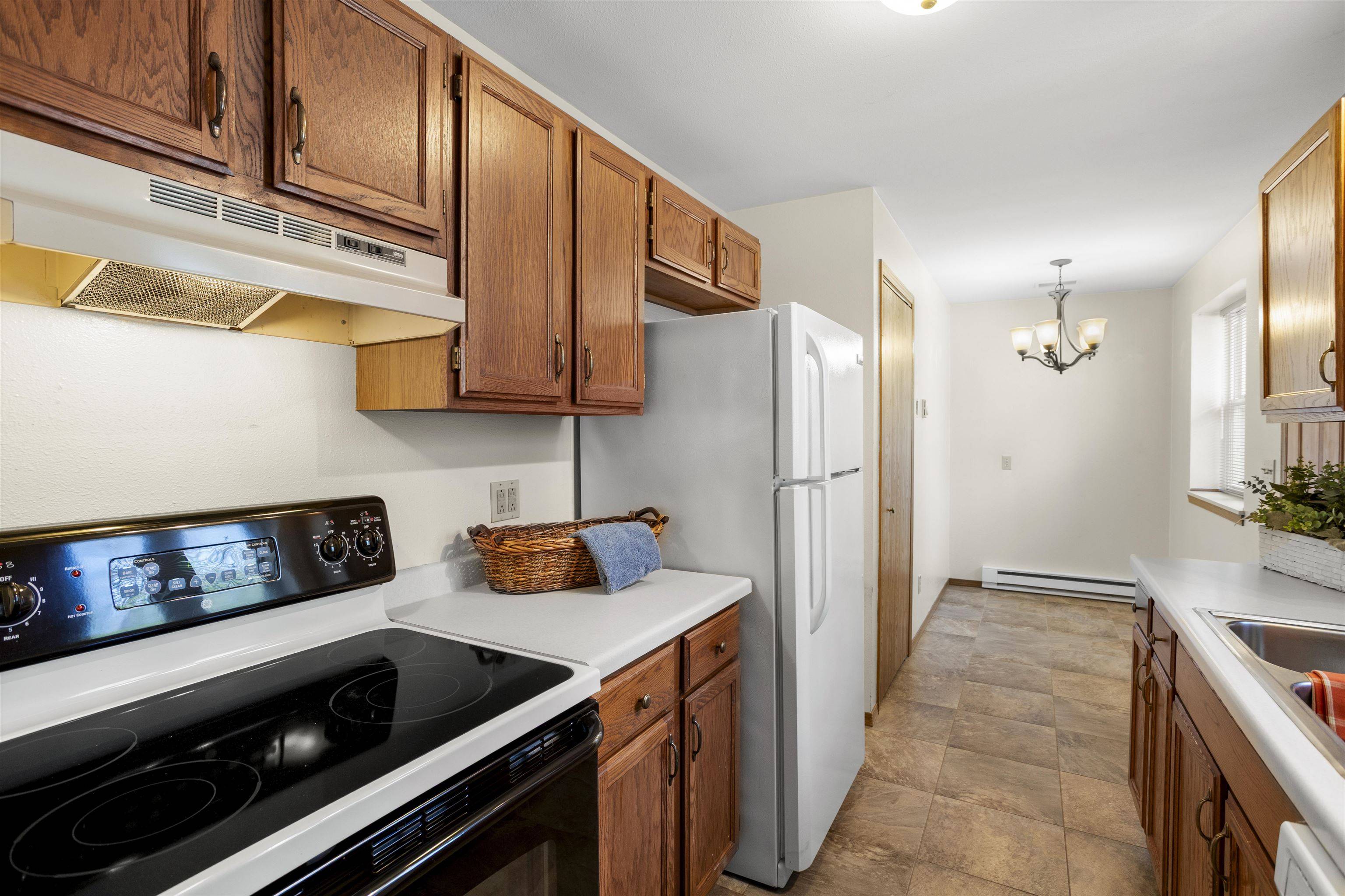Appleton, WI 54915,925 S WEST CT #UNIT A