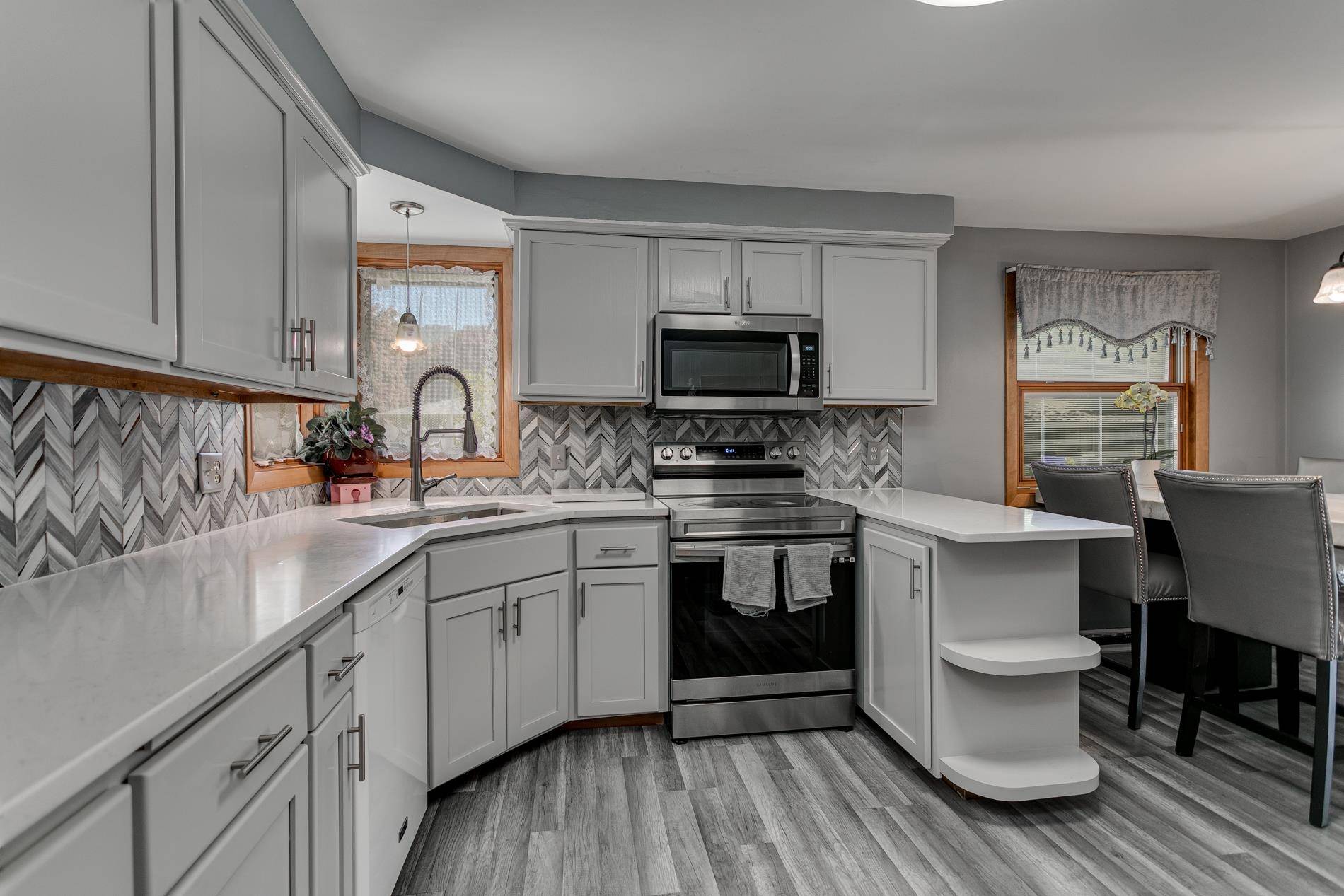 Appleton, WI 54911,913 E WOODLAND AVE
