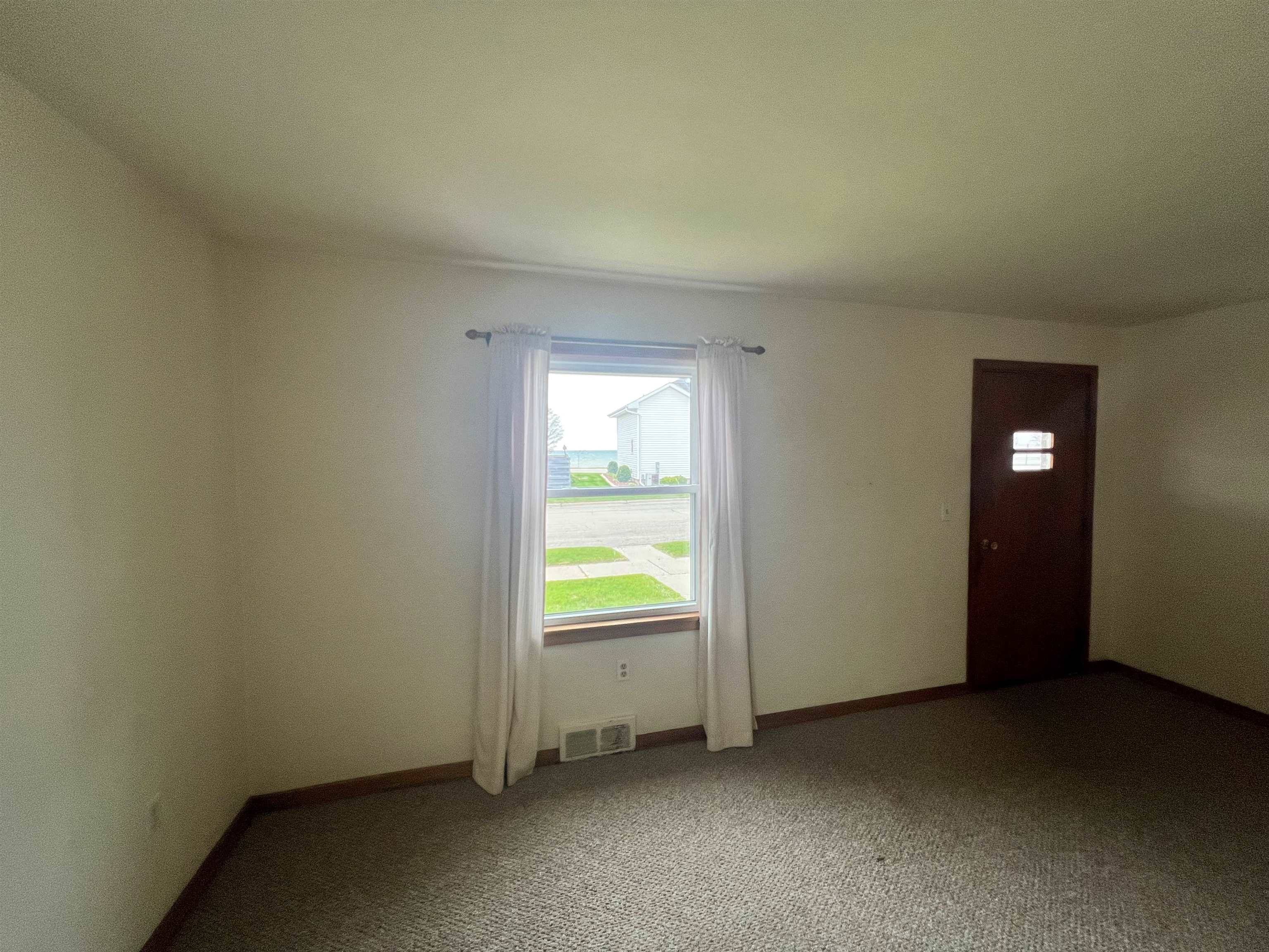 Algoma, WI 54201,1223 5TH ST
