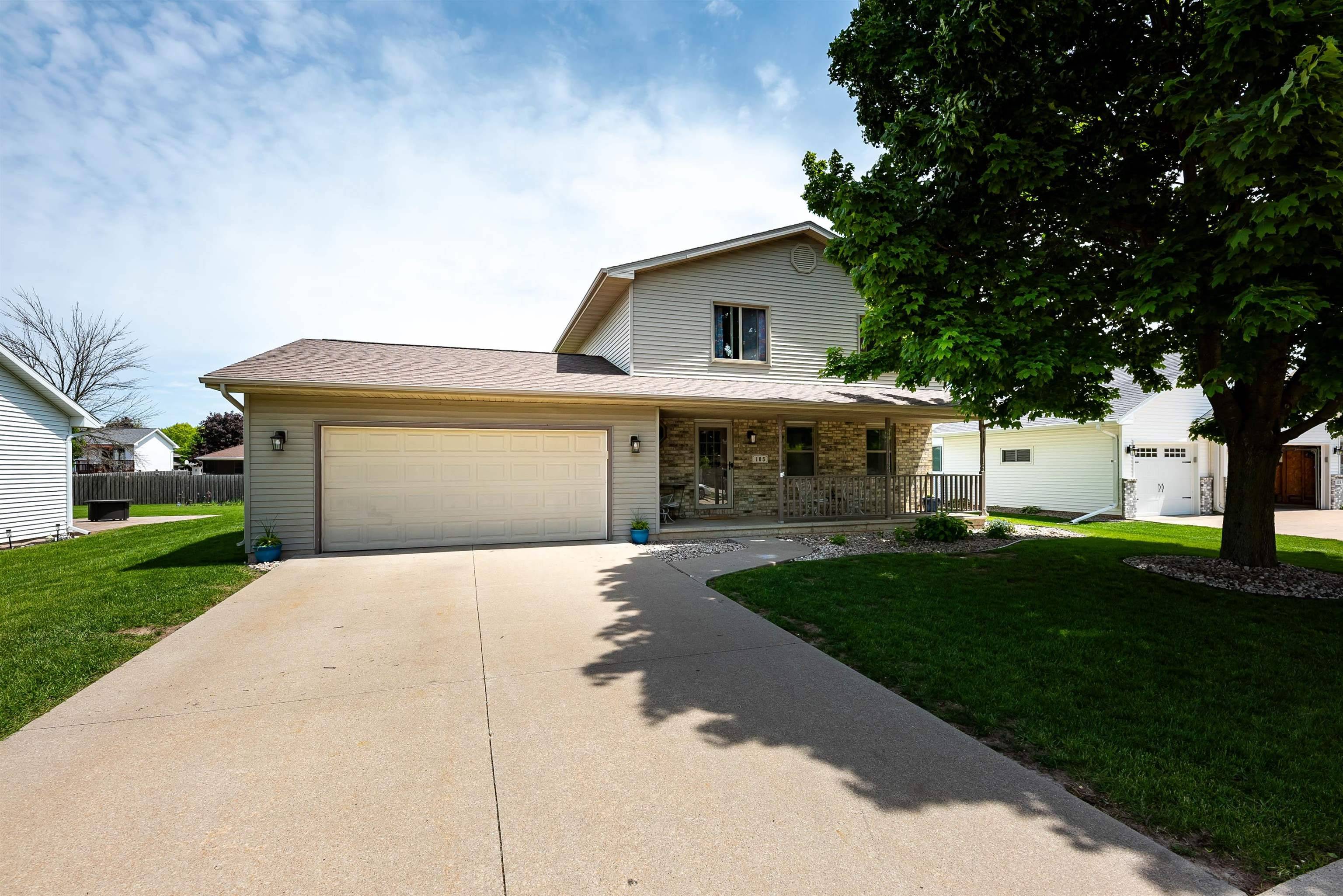 Oshkosh, WI 54904,105 ROLLING GREEN CIR