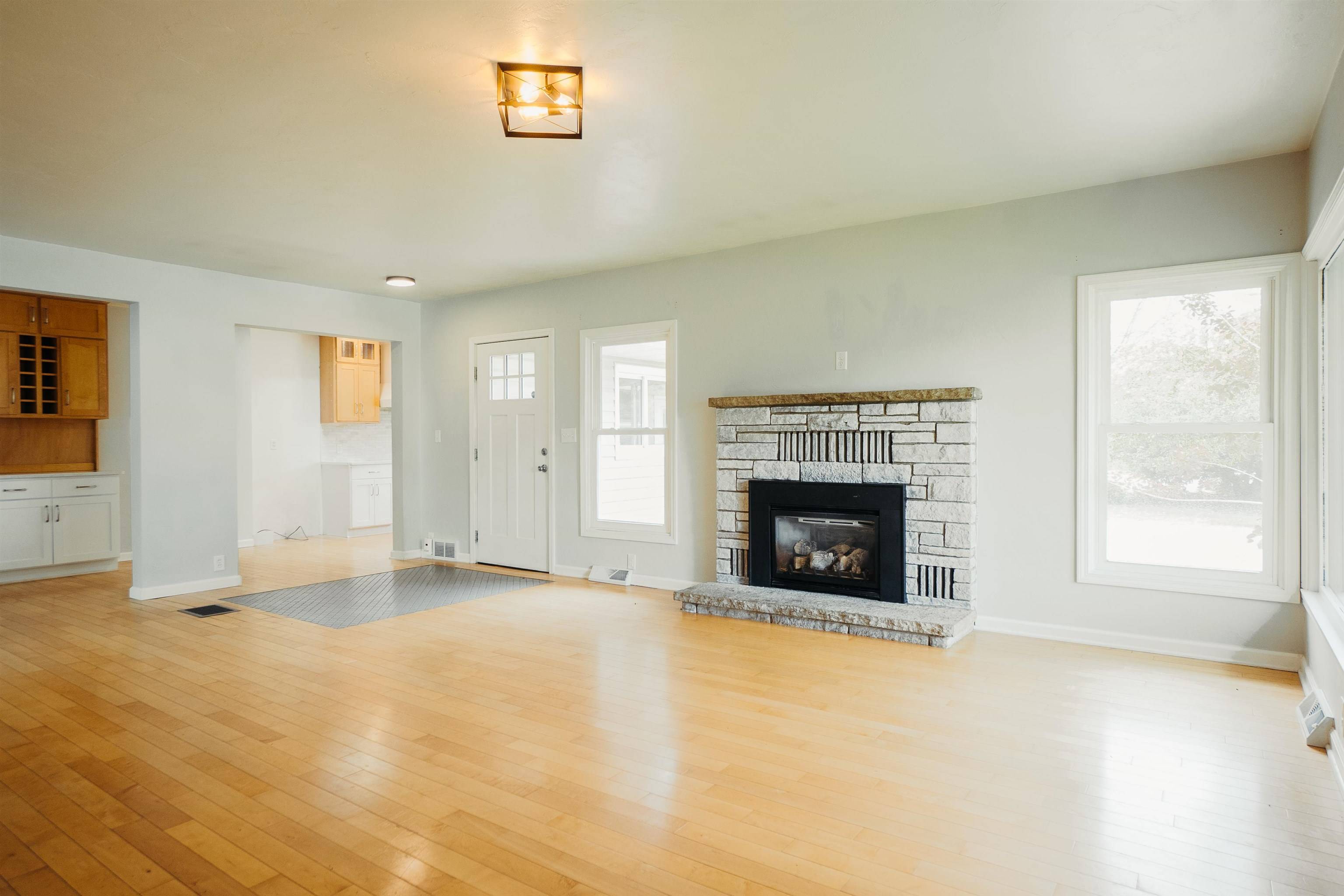Fond Du Lac, WI 54935,85 N RESERVE AVE