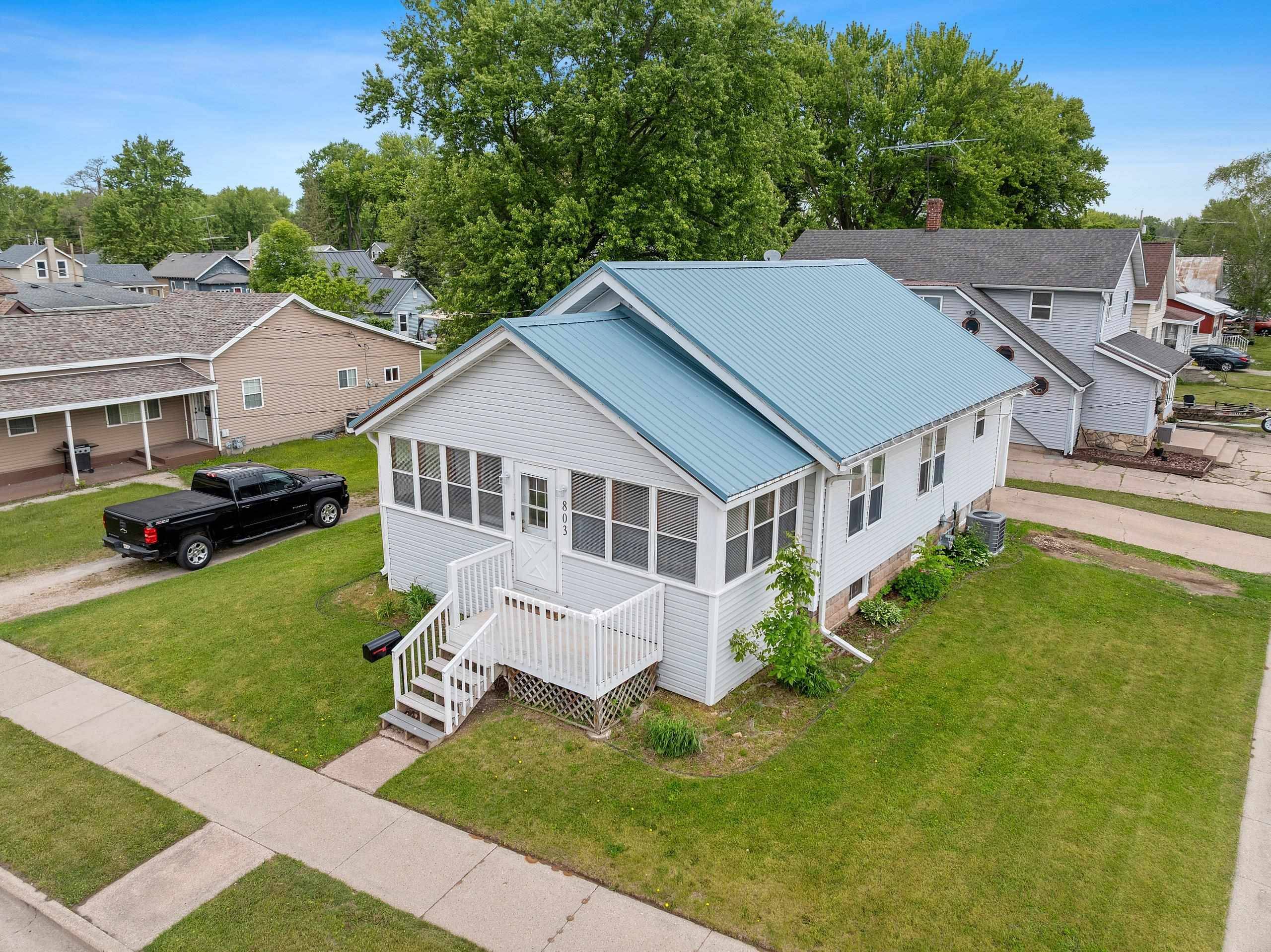New London, WI 54961-1143,803 W NORTH WATER ST