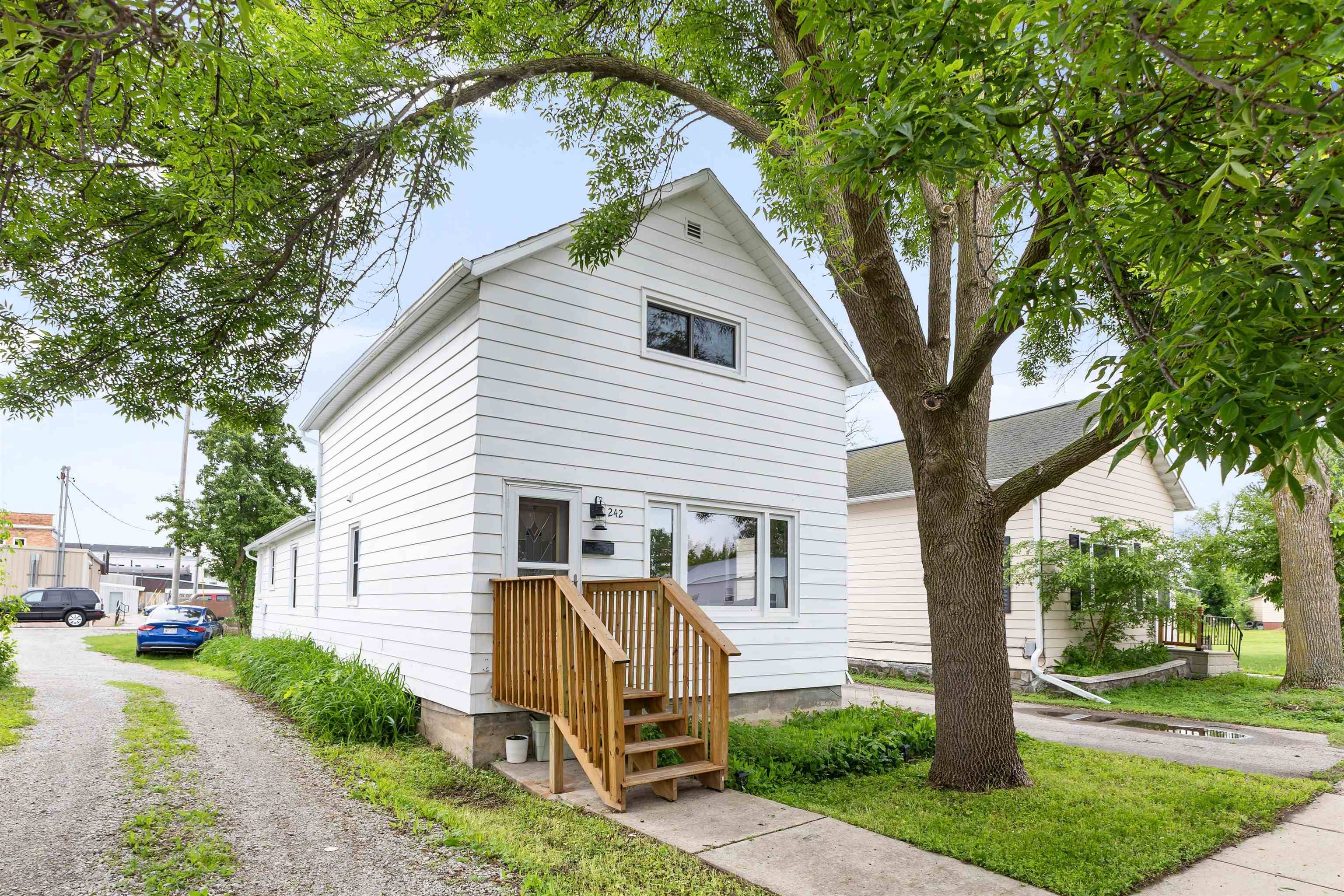 Oconto, WI 54153,242 MICHIGAN AVE