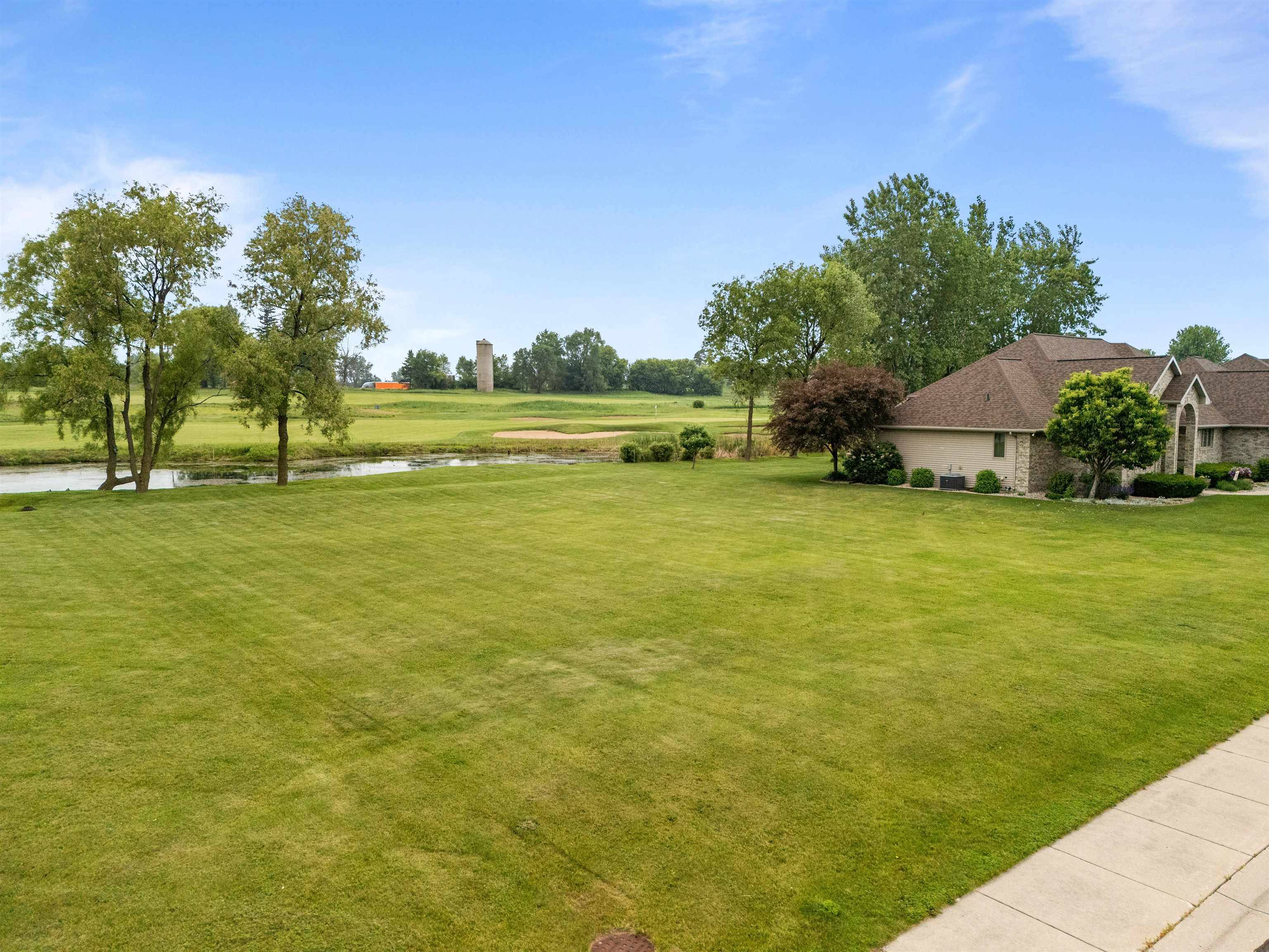 Wrightstown, WI 54180,556 ROYAL ST PATS DR