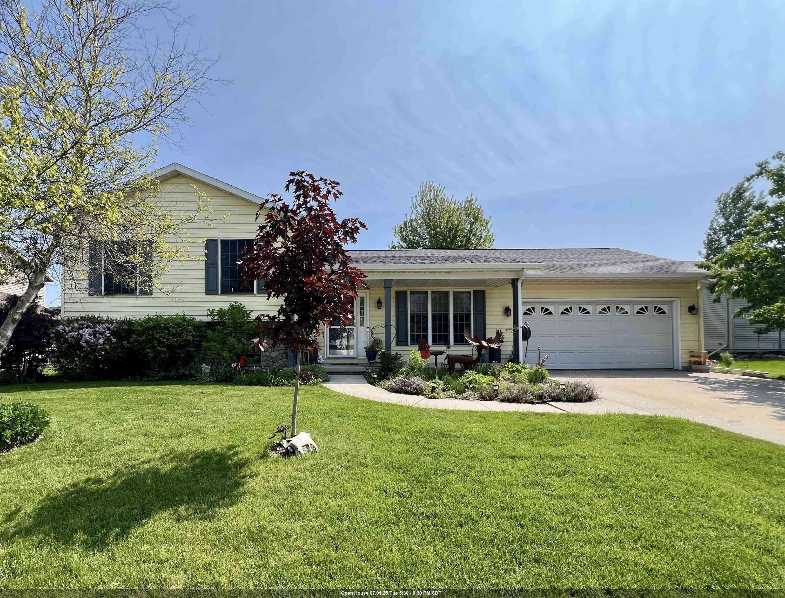 Fond Du Lac, WI 54935,443 MARY LEE DR
