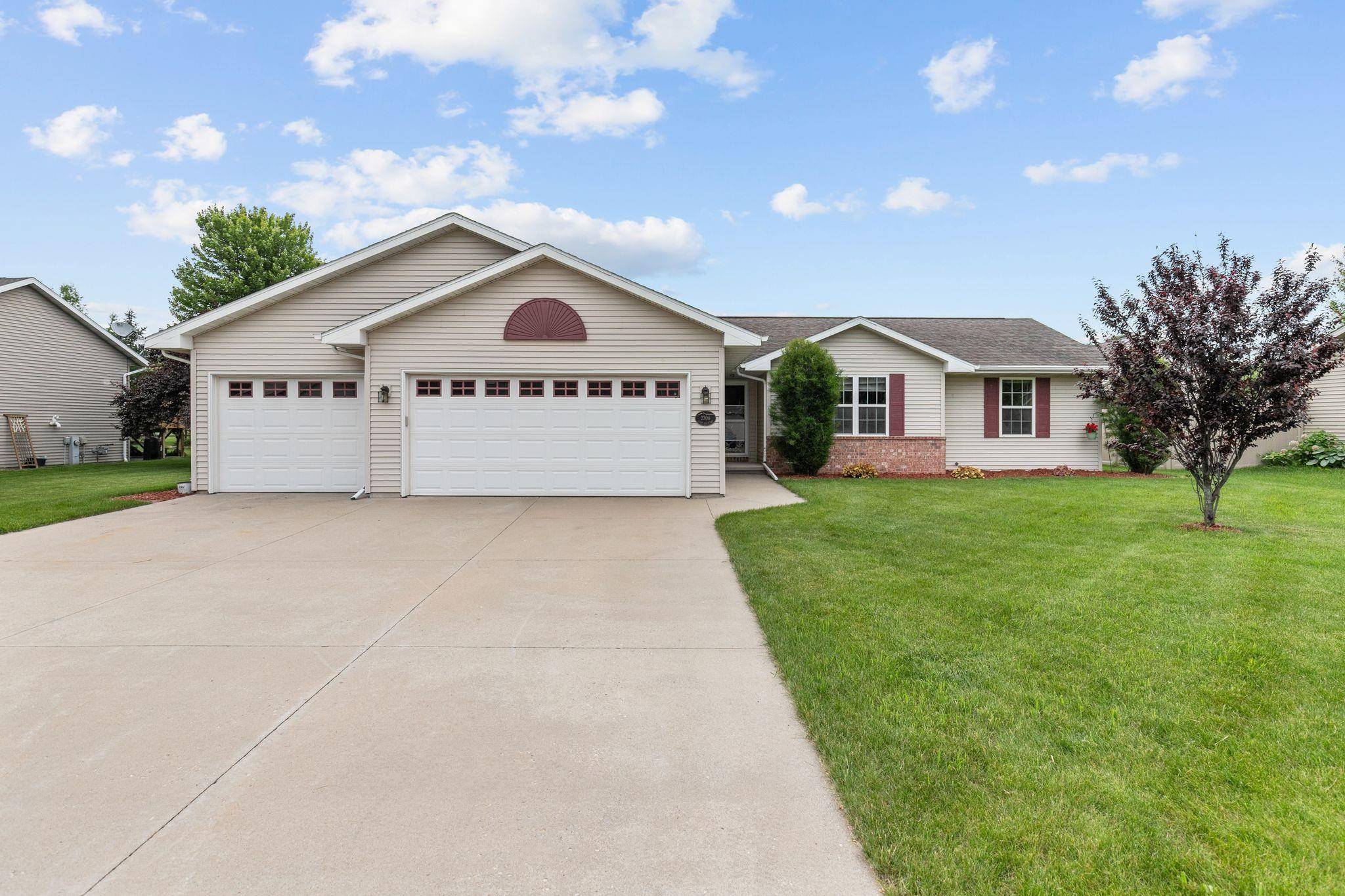 Kaukauna, WI 54130,2306 OLDE COUNTRY CIR