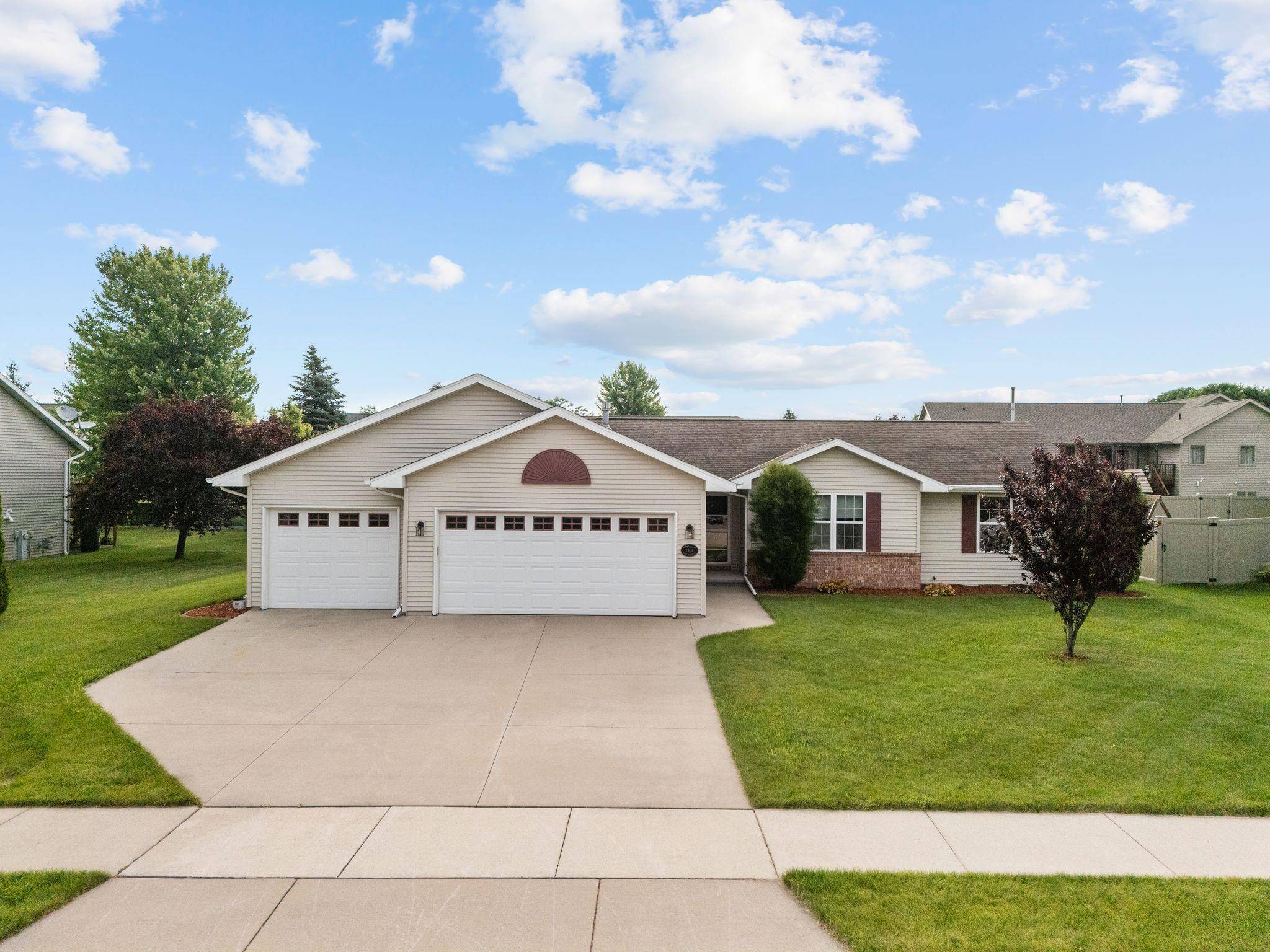 Kaukauna, WI 54130,2306 OLDE COUNTRY CIR