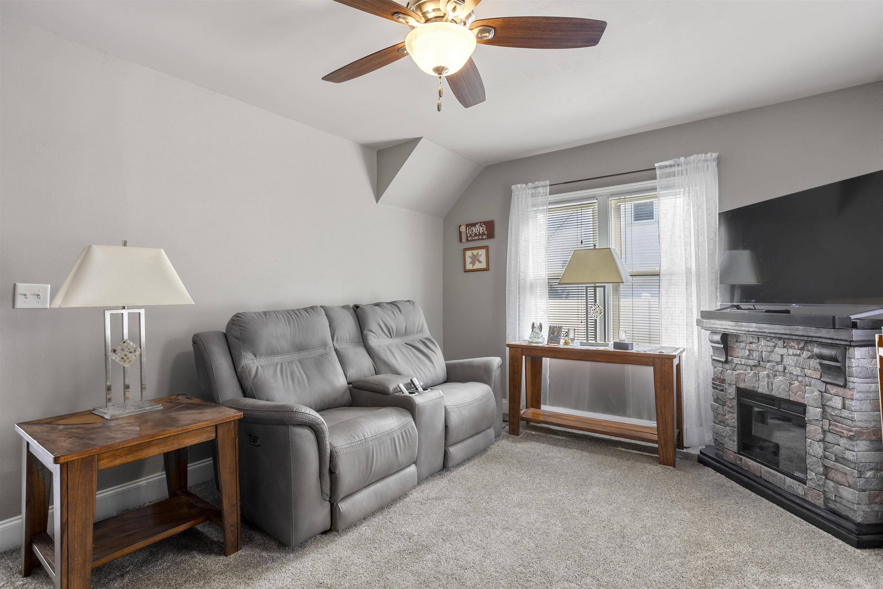Appleton, WI 54915,902 E FREMONT ST