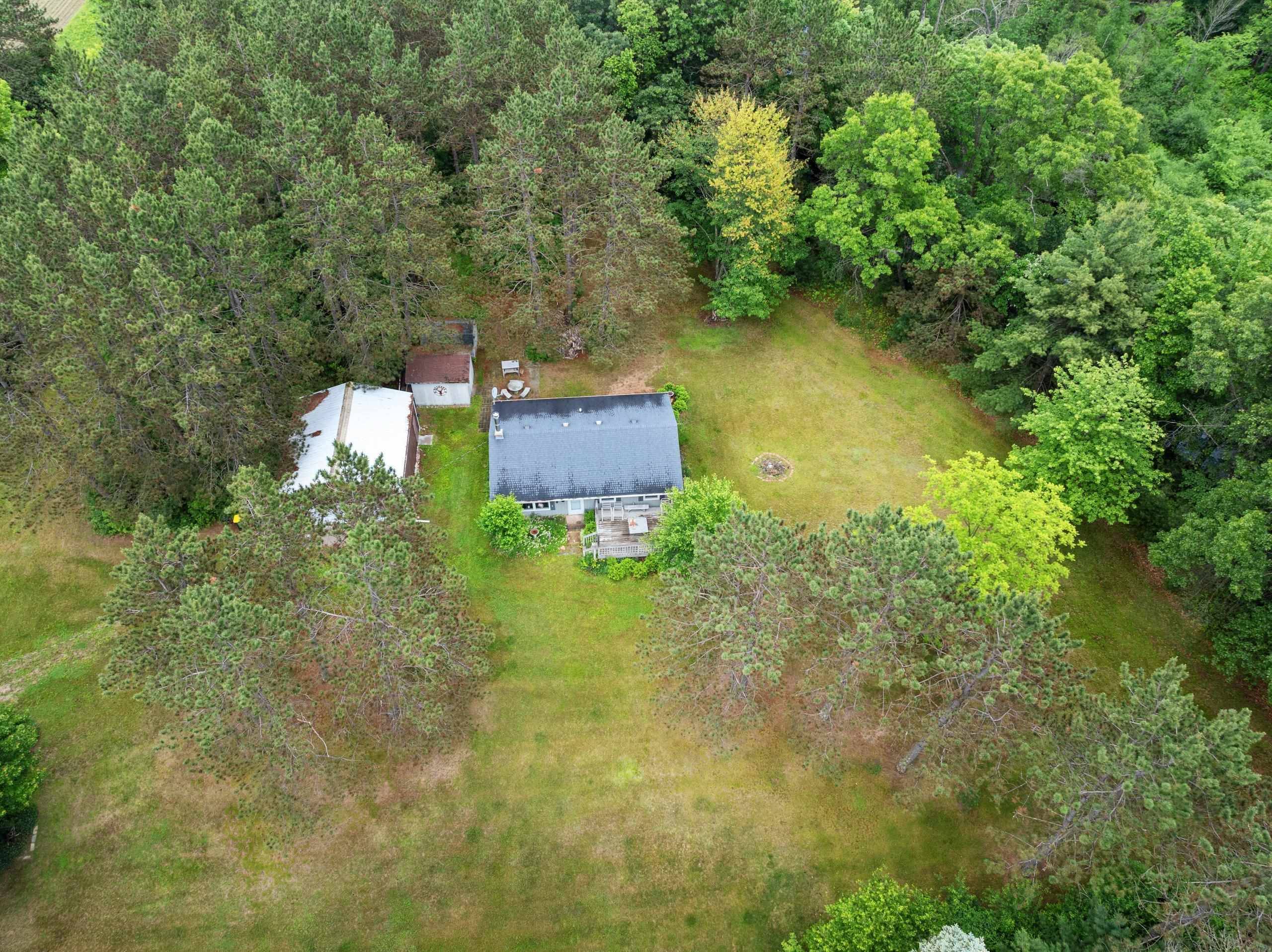 Waupaca, WI 54981,11004 DURANT RD