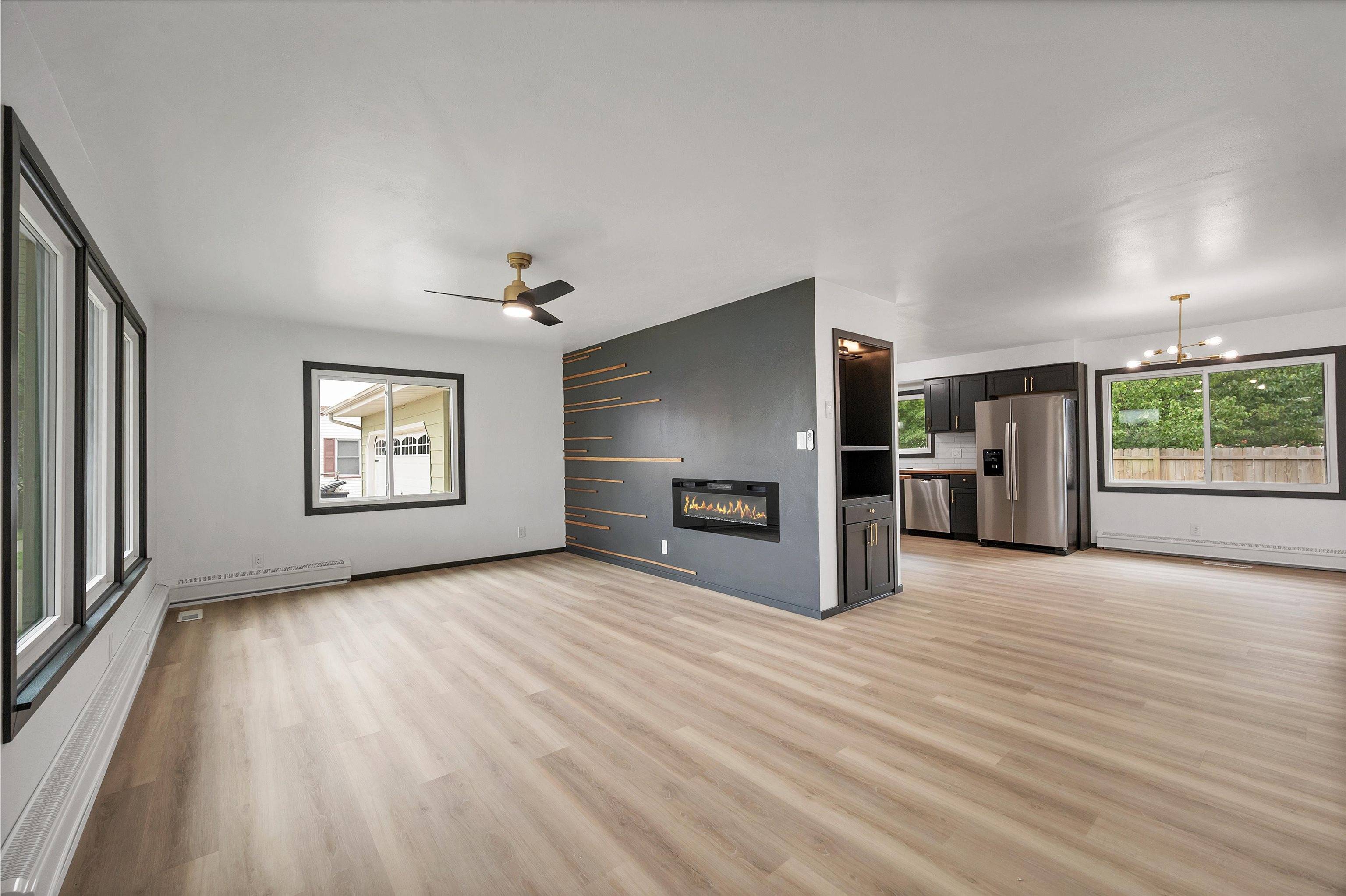 Oshkosh, WI 54902,404 N EAGLE ST