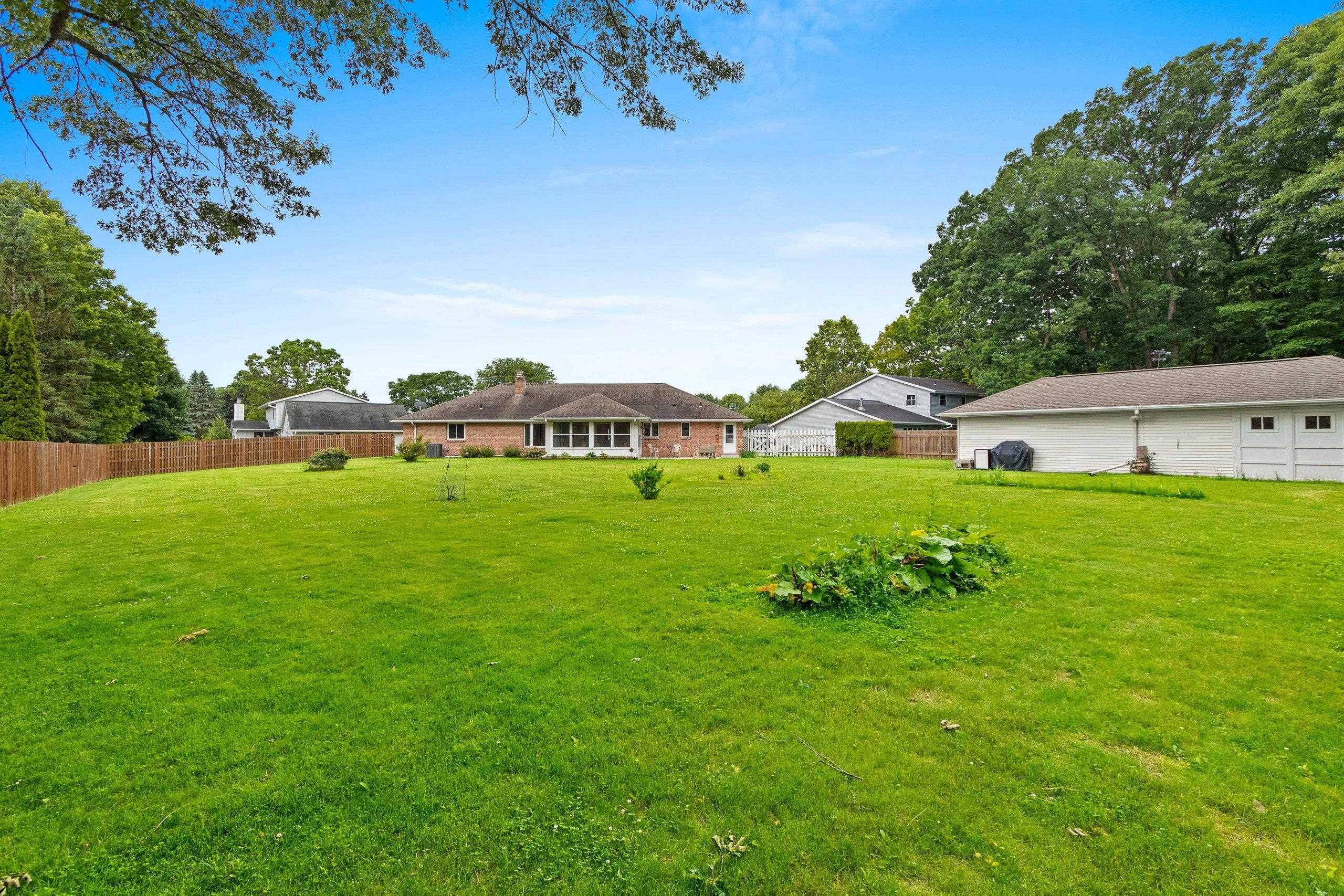 Green Bay, WI 54302,2615 EDGEWOOD LN