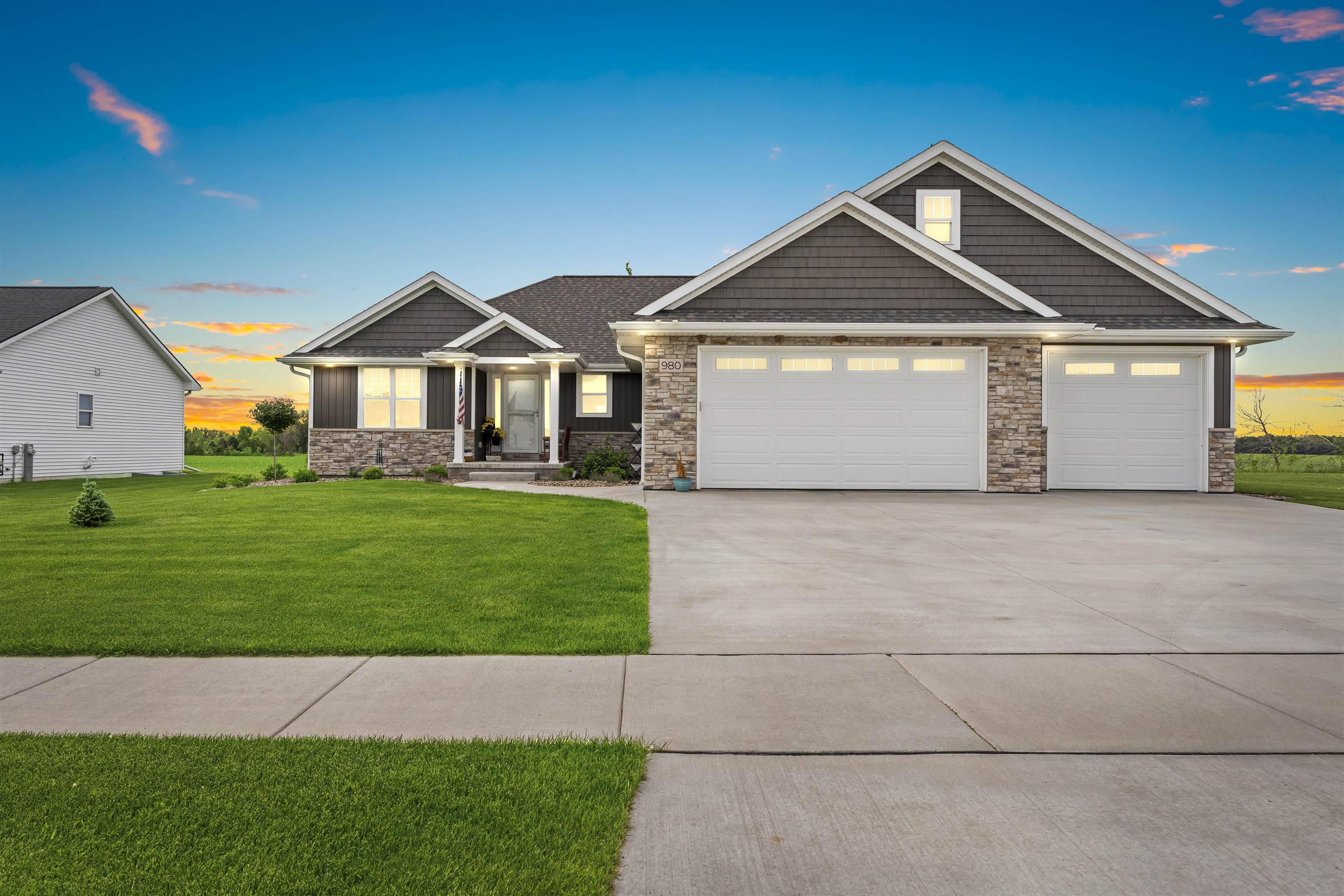 Pulaski, WI 54162,980 ALLEN LEE WAY