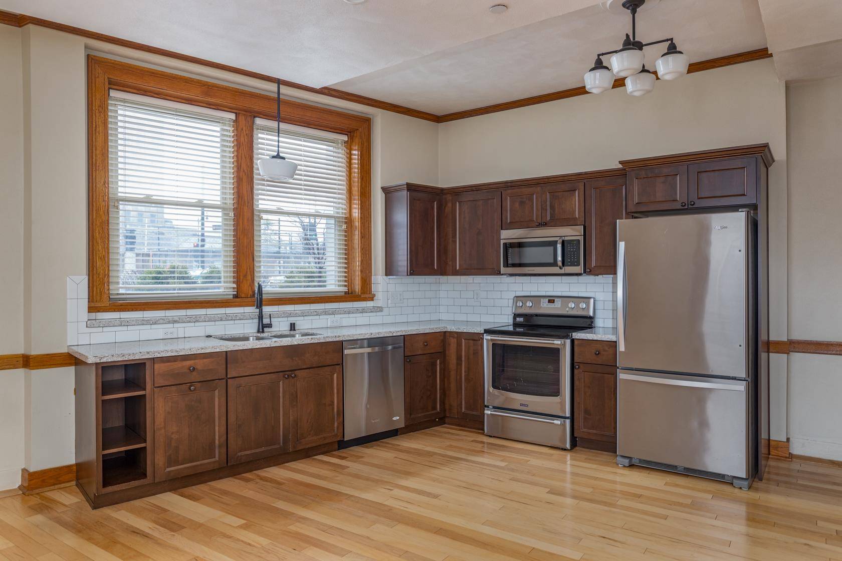 Oshkosh, WI 54901,105 WASHINGTON AVE #002