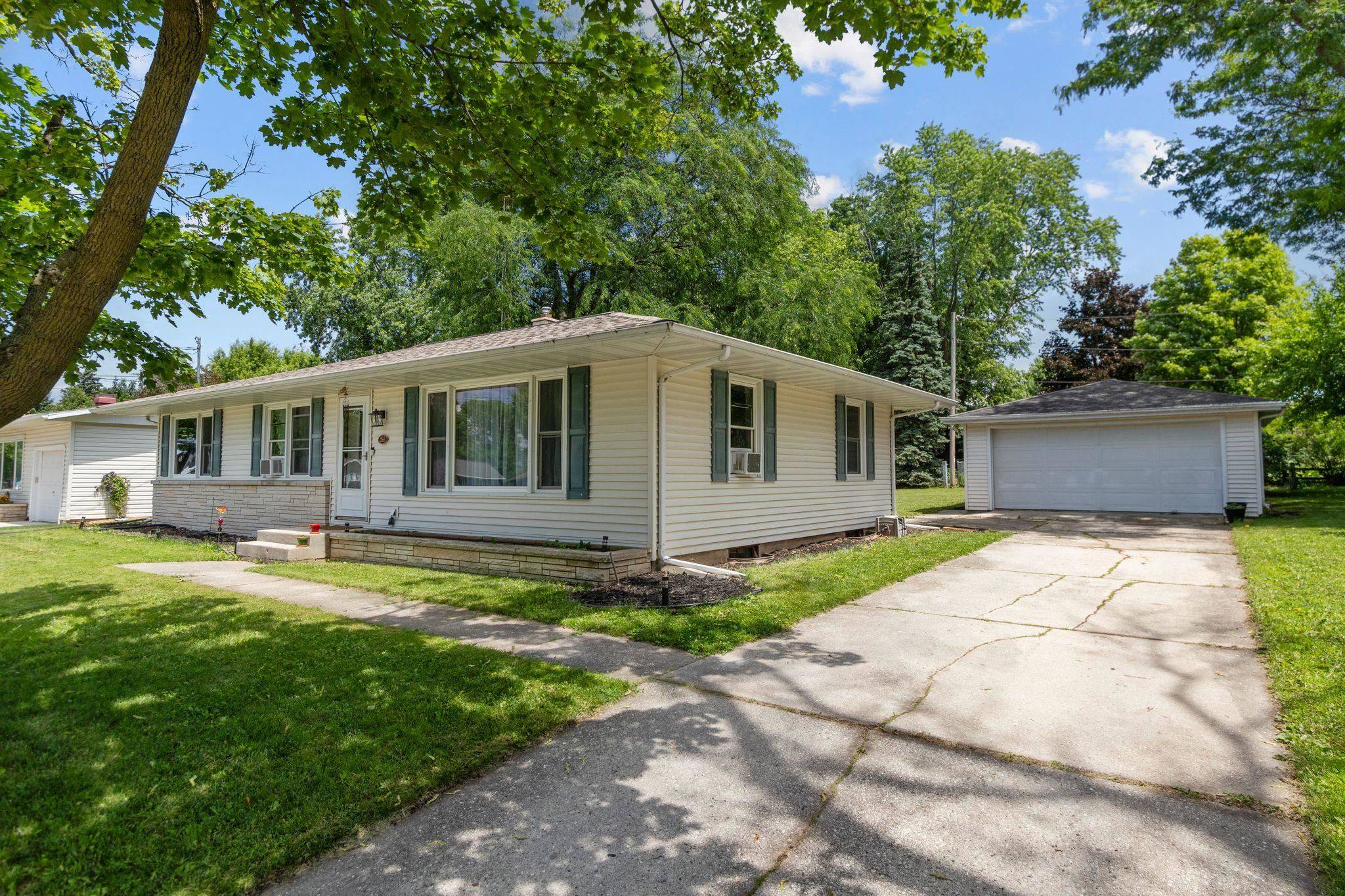 Chilton, WI 53014,410 MEMORIAL DR
