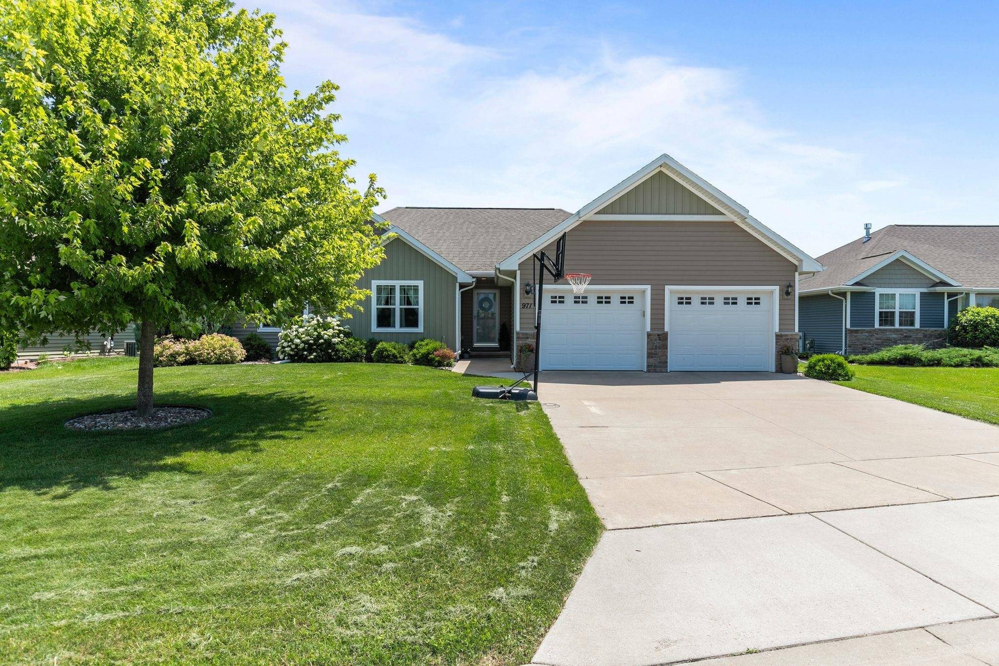 Menasha, WI 54952,971 LOTUS TRL