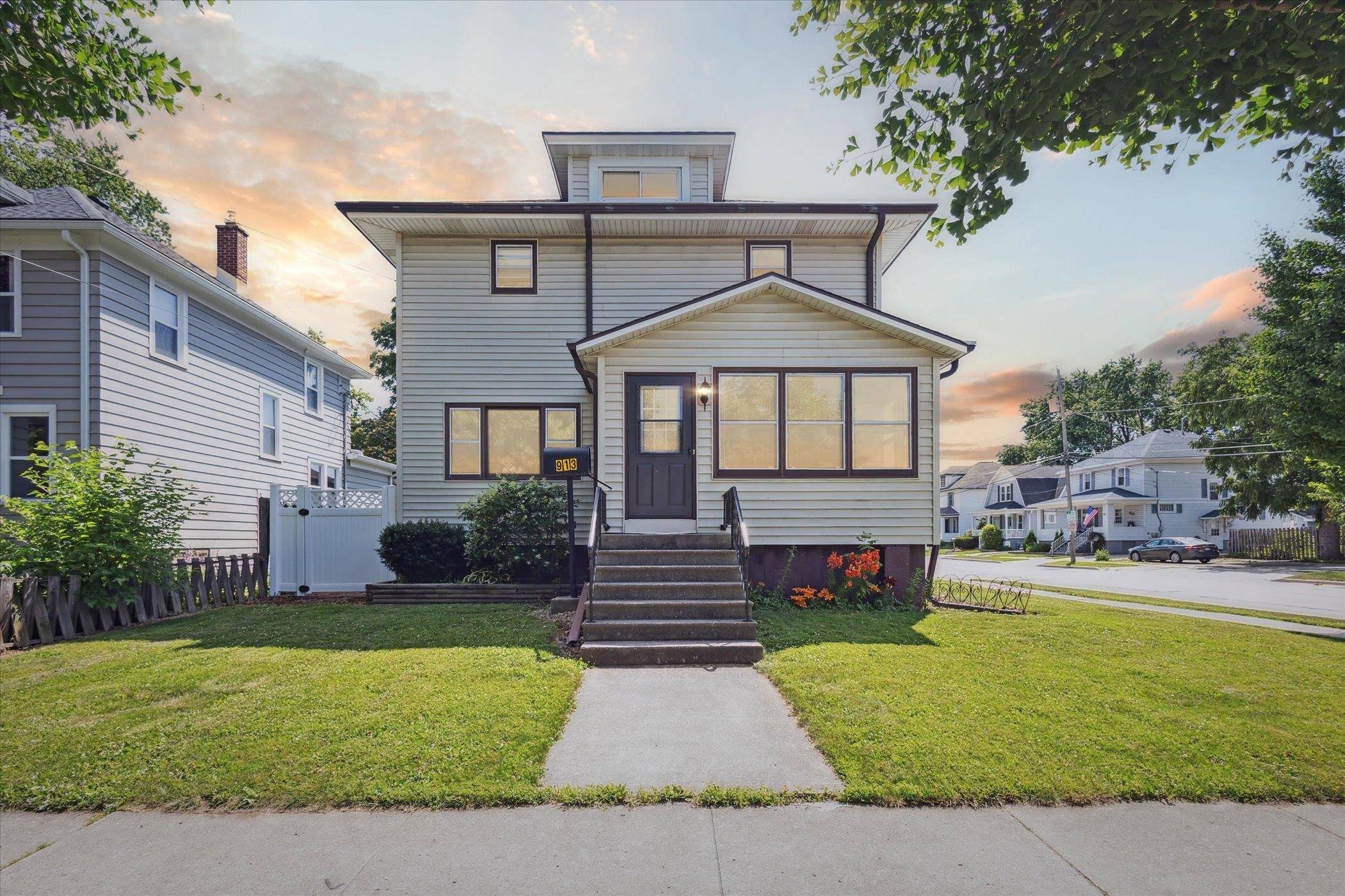 Green Bay, WI 54303,913 HOWARD ST
