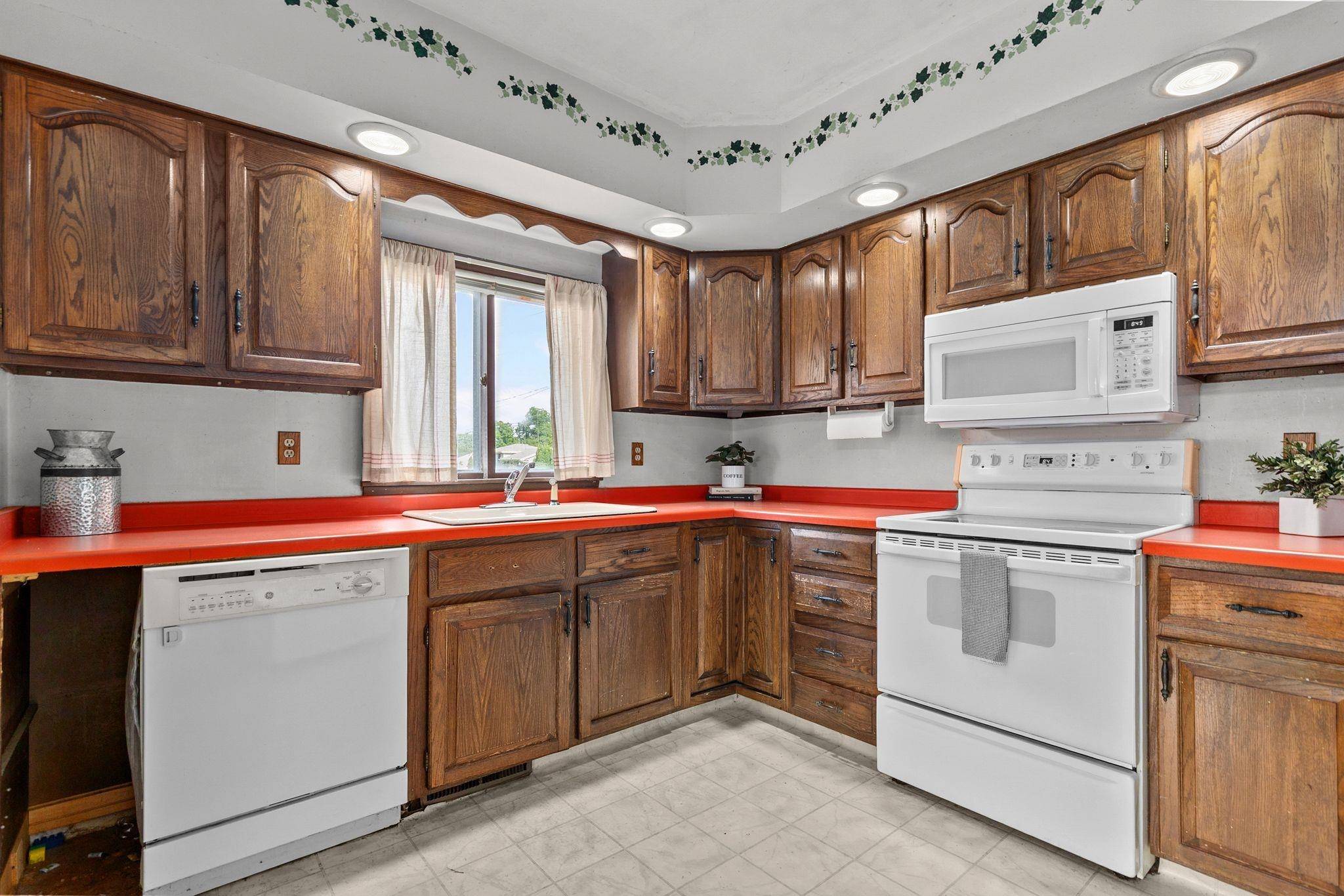 Menasha, WI 54952,852 MANITOWOC ST