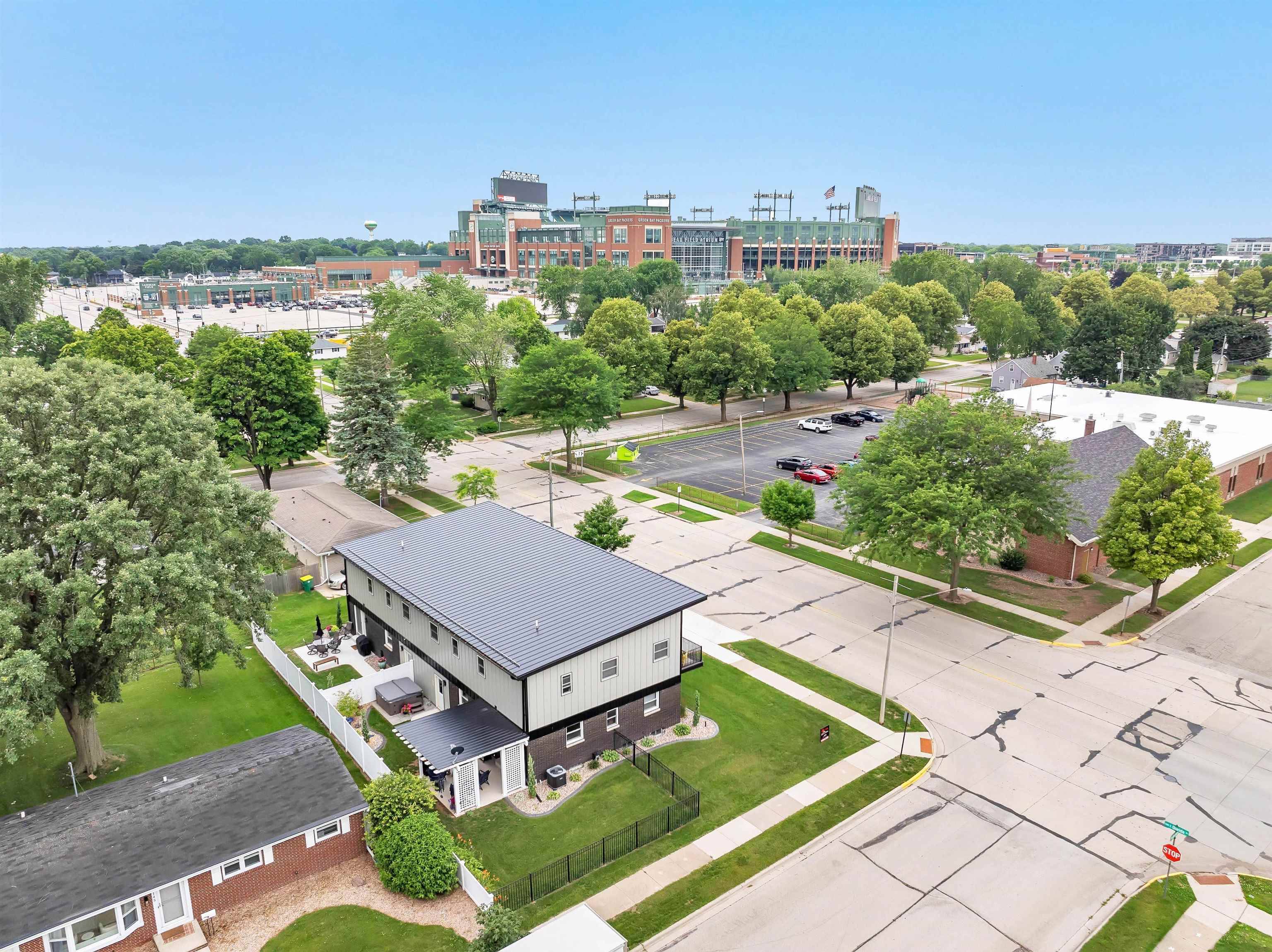Green Bay, WI 54304,1749 S ONEIDA ST