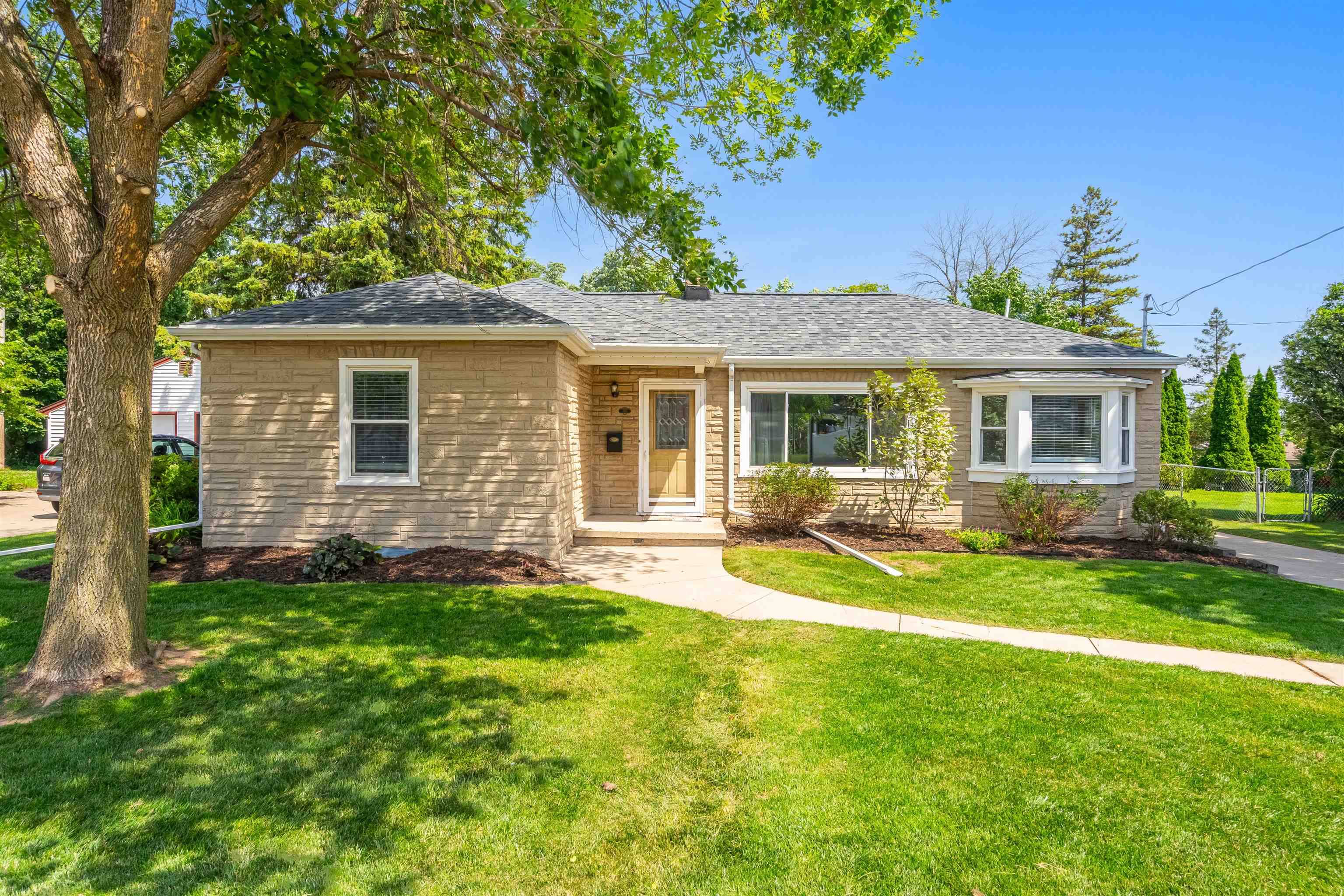 Kaukauna, WI 54130-3312,300 E 15TH ST