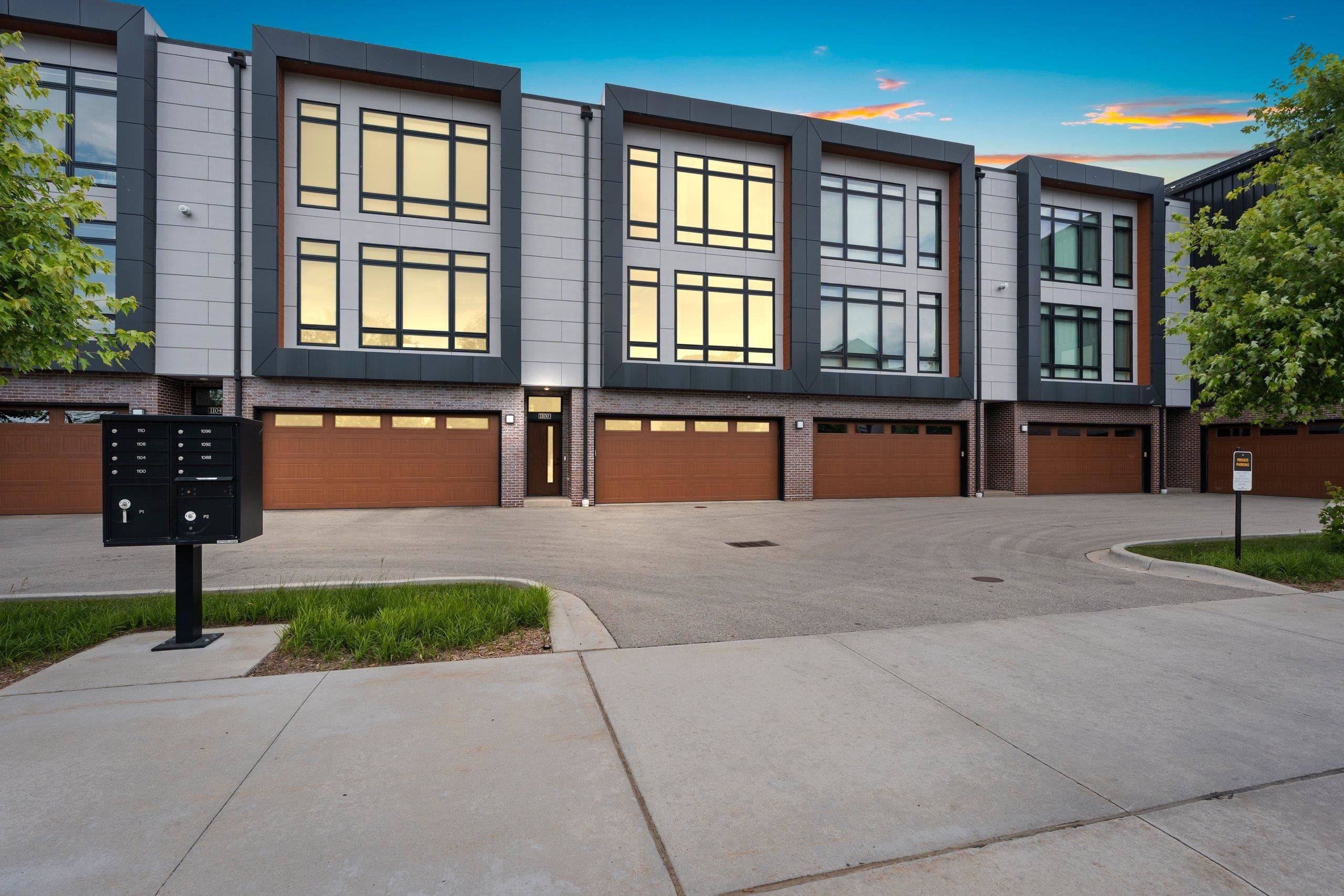 Green Bay, WI 54304,1100 BROOKWOOD DR
