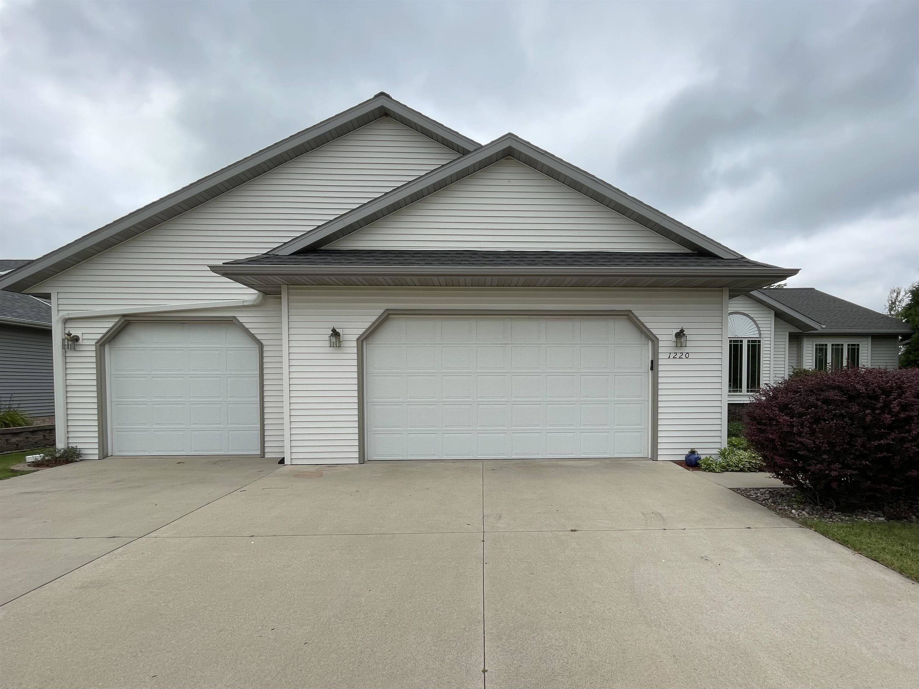 Fond Du Lac, WI 54935,1220 WINCHESTER AVE