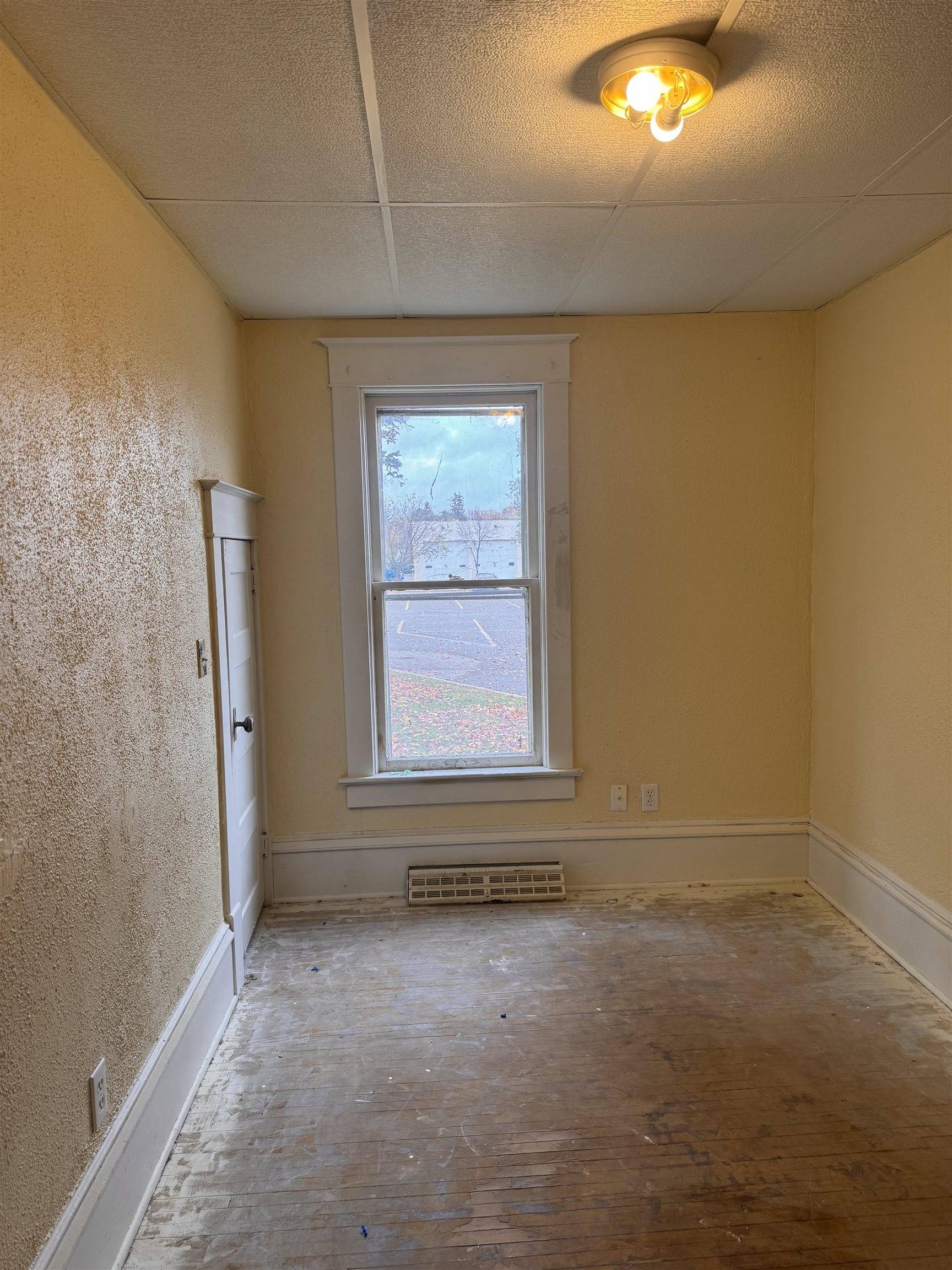 Waupaca, WI 54981,213 S FRANKLIN ST