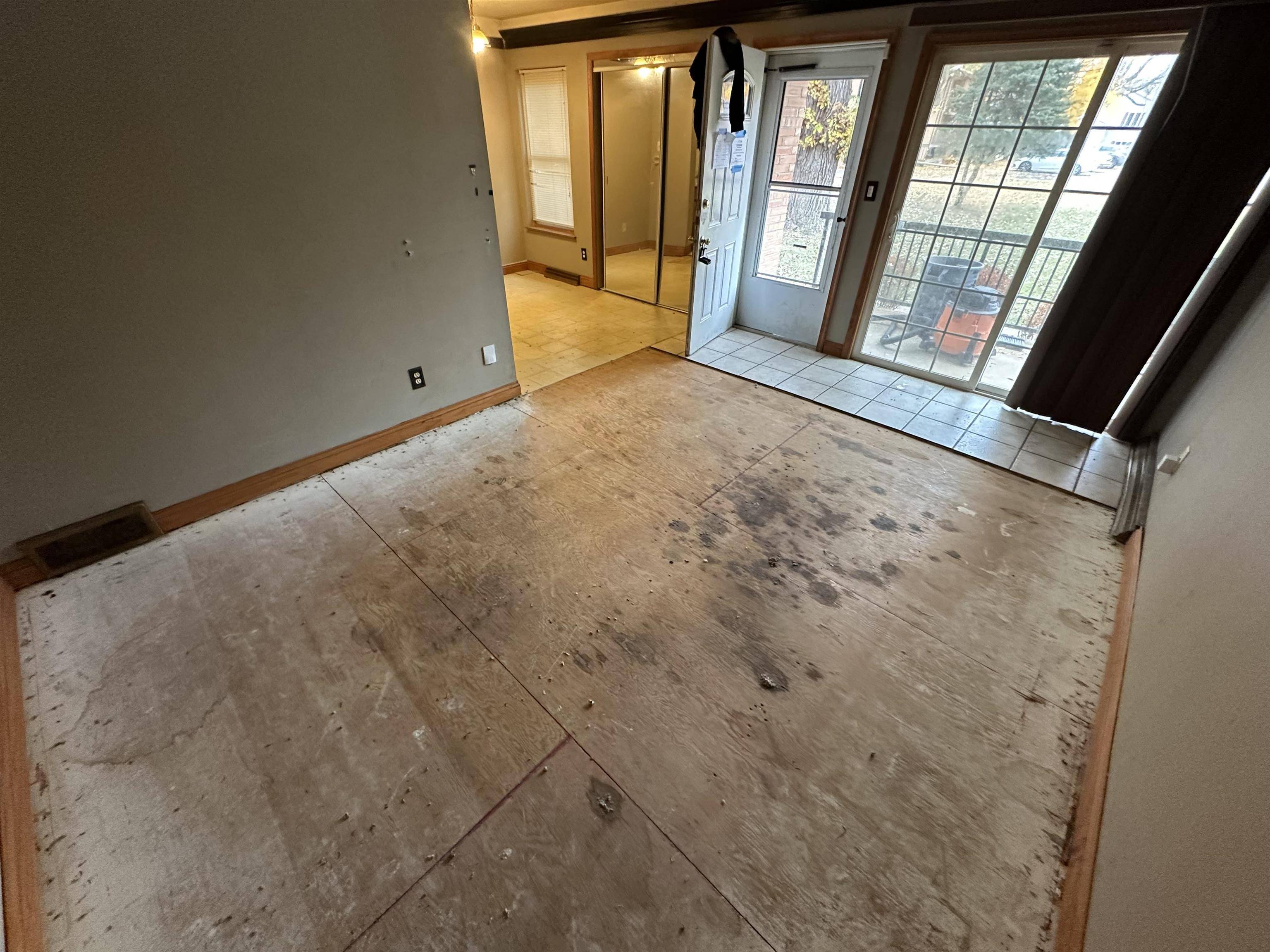 Oshkosh, WI 54902,721 W 9TH AVE