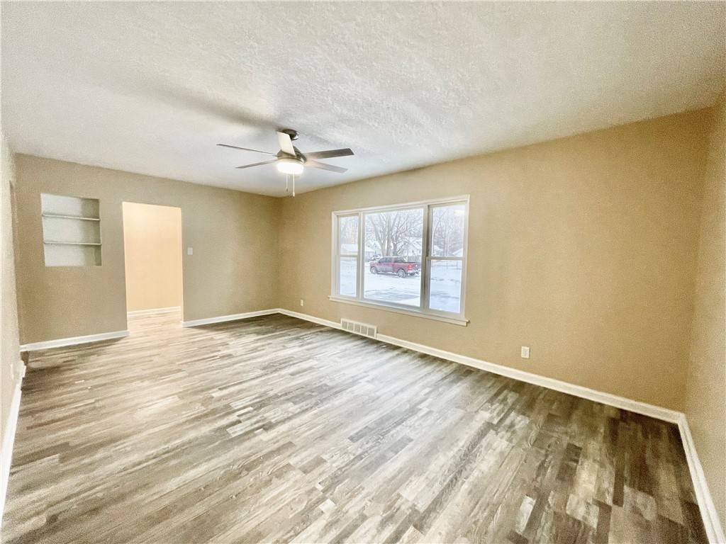 Des Moines, IA 50317,2832 Lyon Street