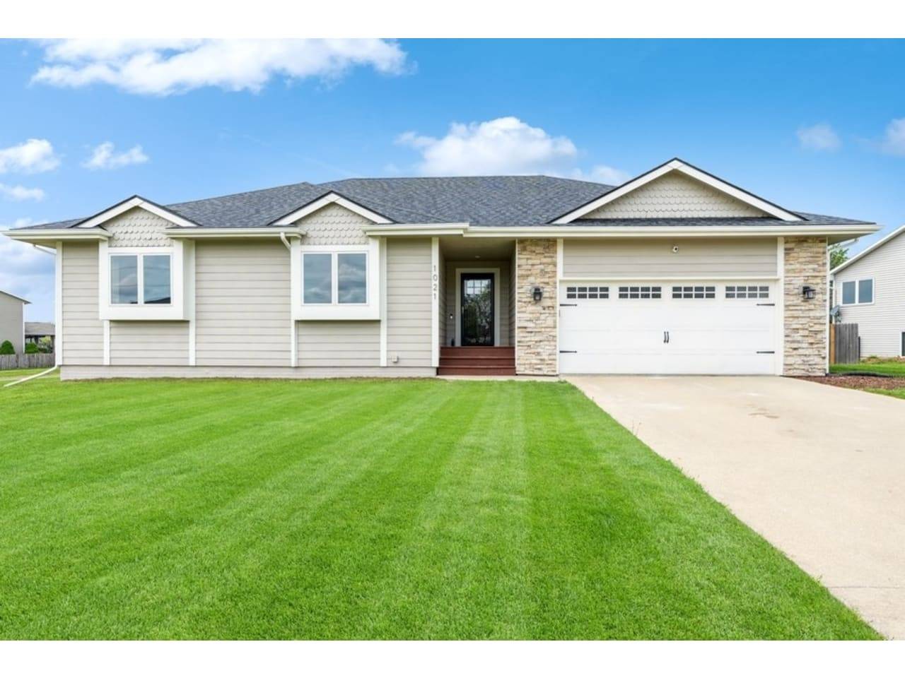 Norwalk, IA 50211,1021 Green Hills Drive