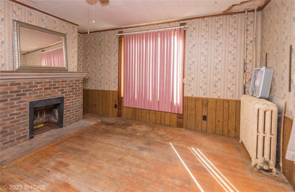 Chariton, IA 50049,534 N Grand Street