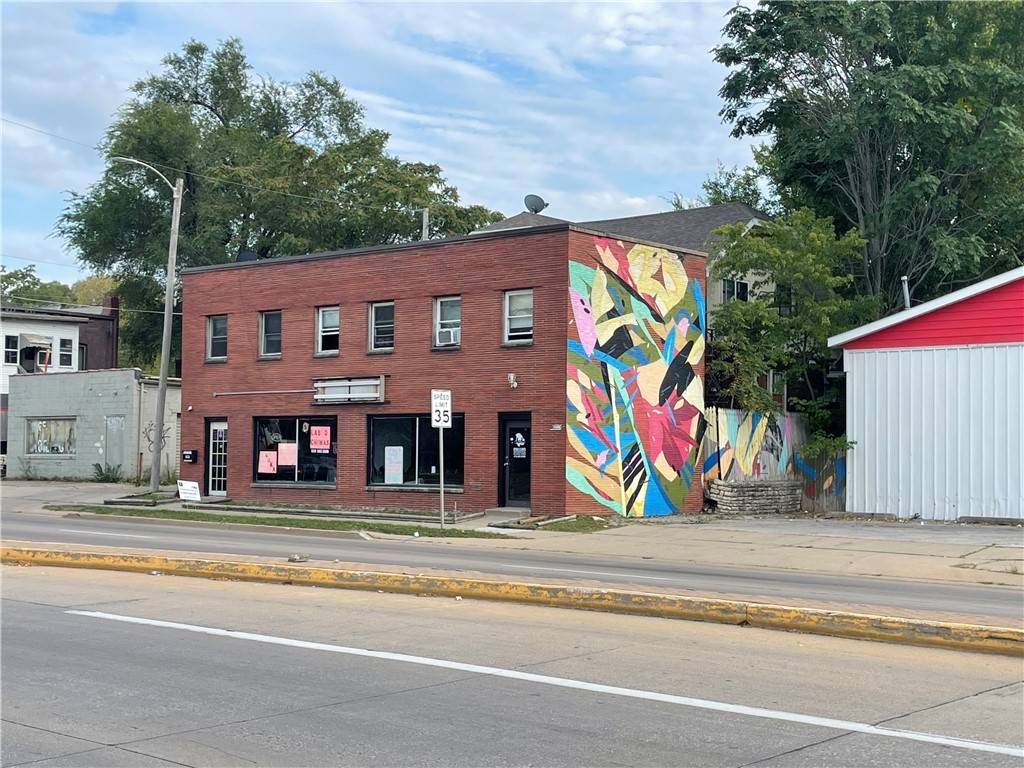 Des Moines, IA 50316,833 E University Avenue