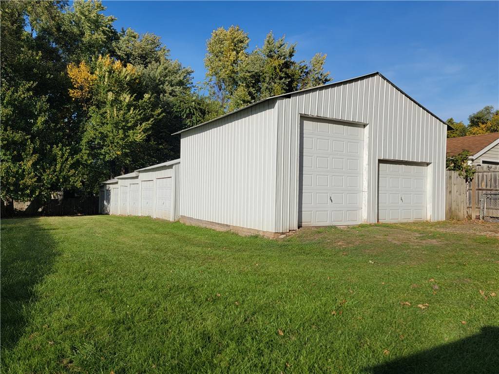 Des Moines, IA 50320,1438 E Creston Avenue