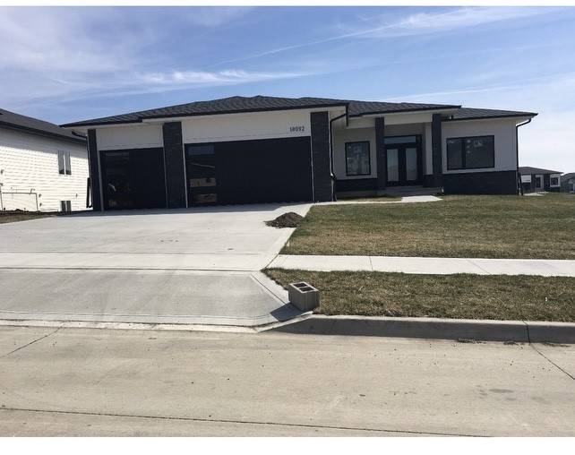 Clive, IA 50325,18092 Tanglewood Drive