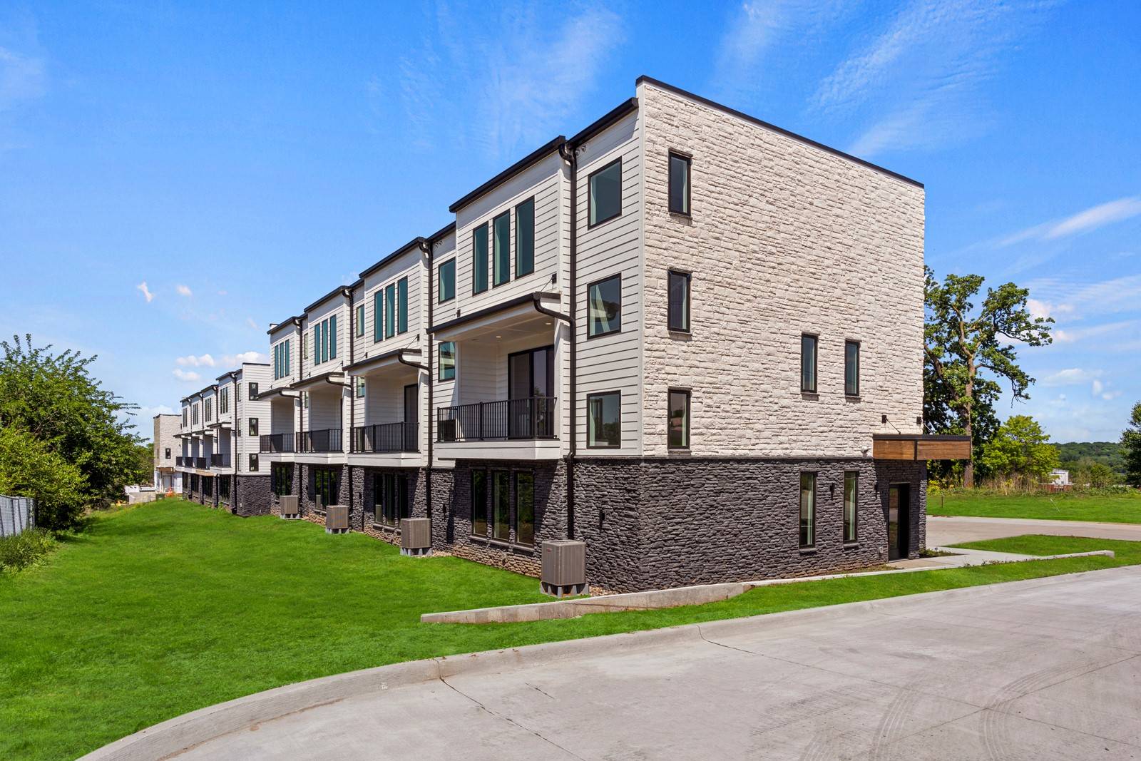 Des Moines, IA 50321,2724 Fleur Drive #16