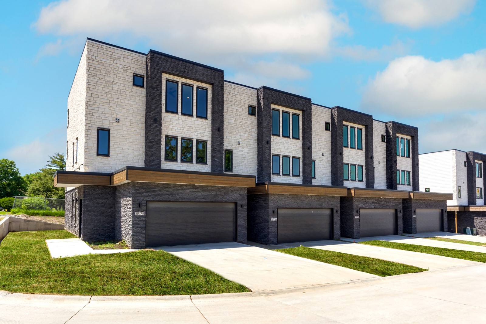 Des Moines, IA 50321,2716 Fleur Drive #12