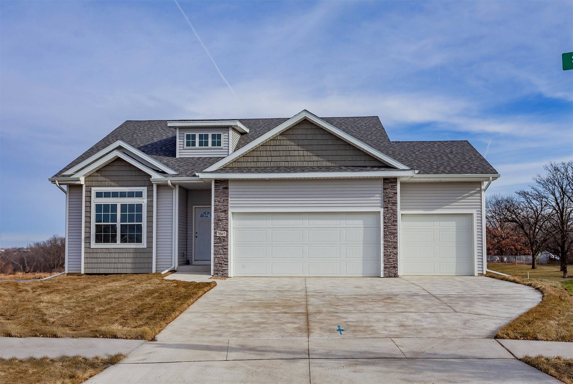 Des Moines, IA 50320,7807 SE 2nd Street SE