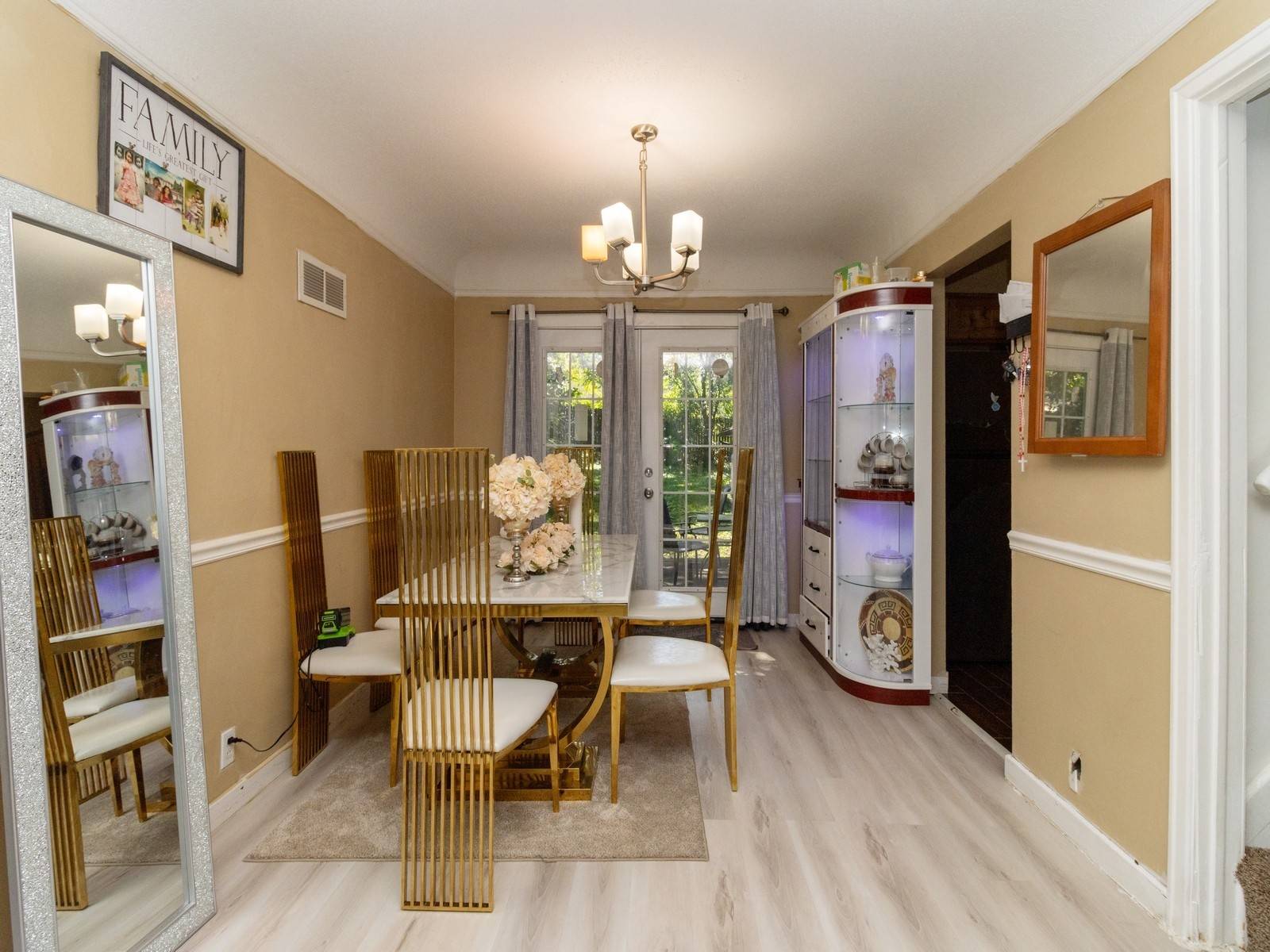 Des Moines, IA 50322,5820 Urbandale Avenue