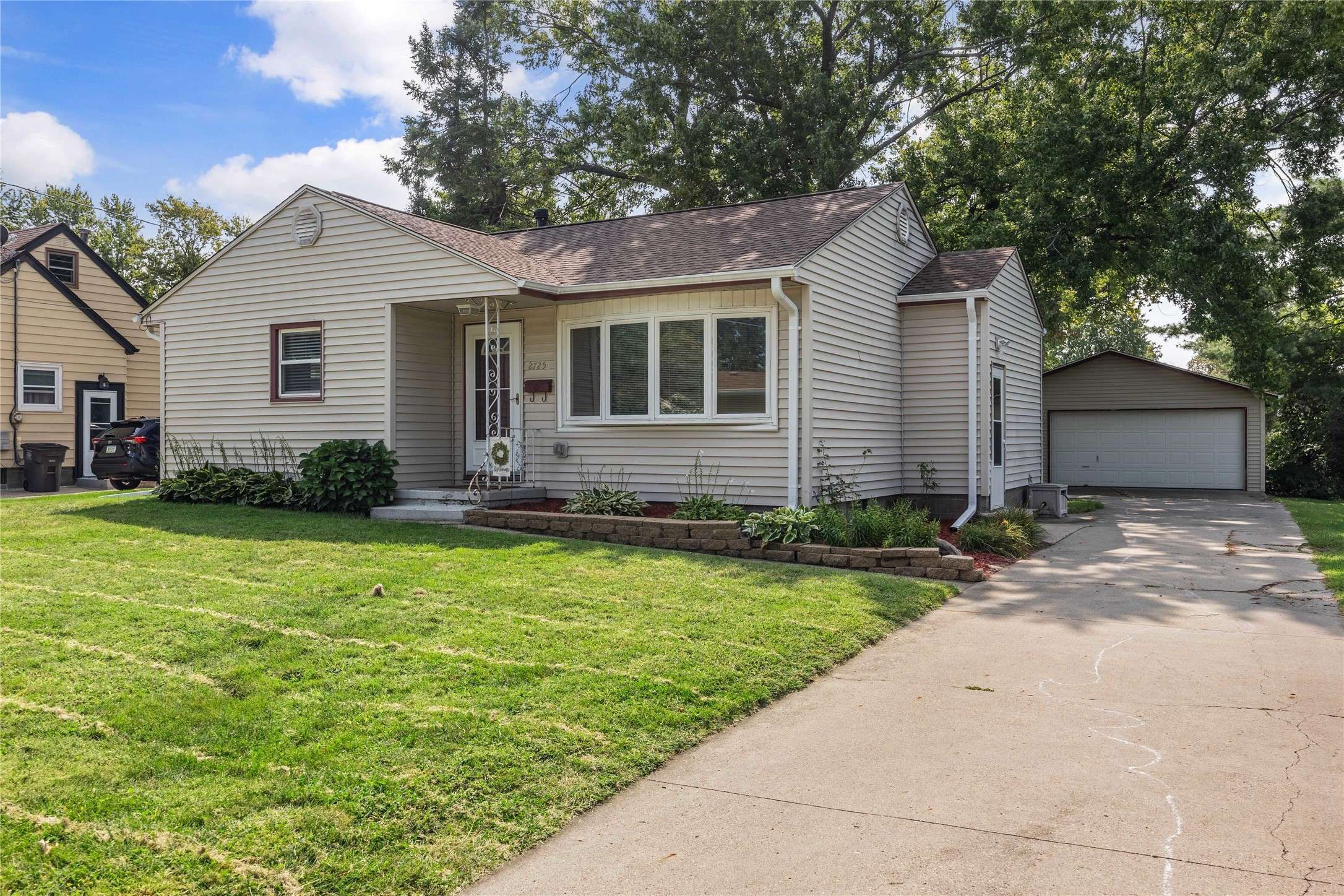 Des Moines, IA 50317,2725 Thompson Avenue