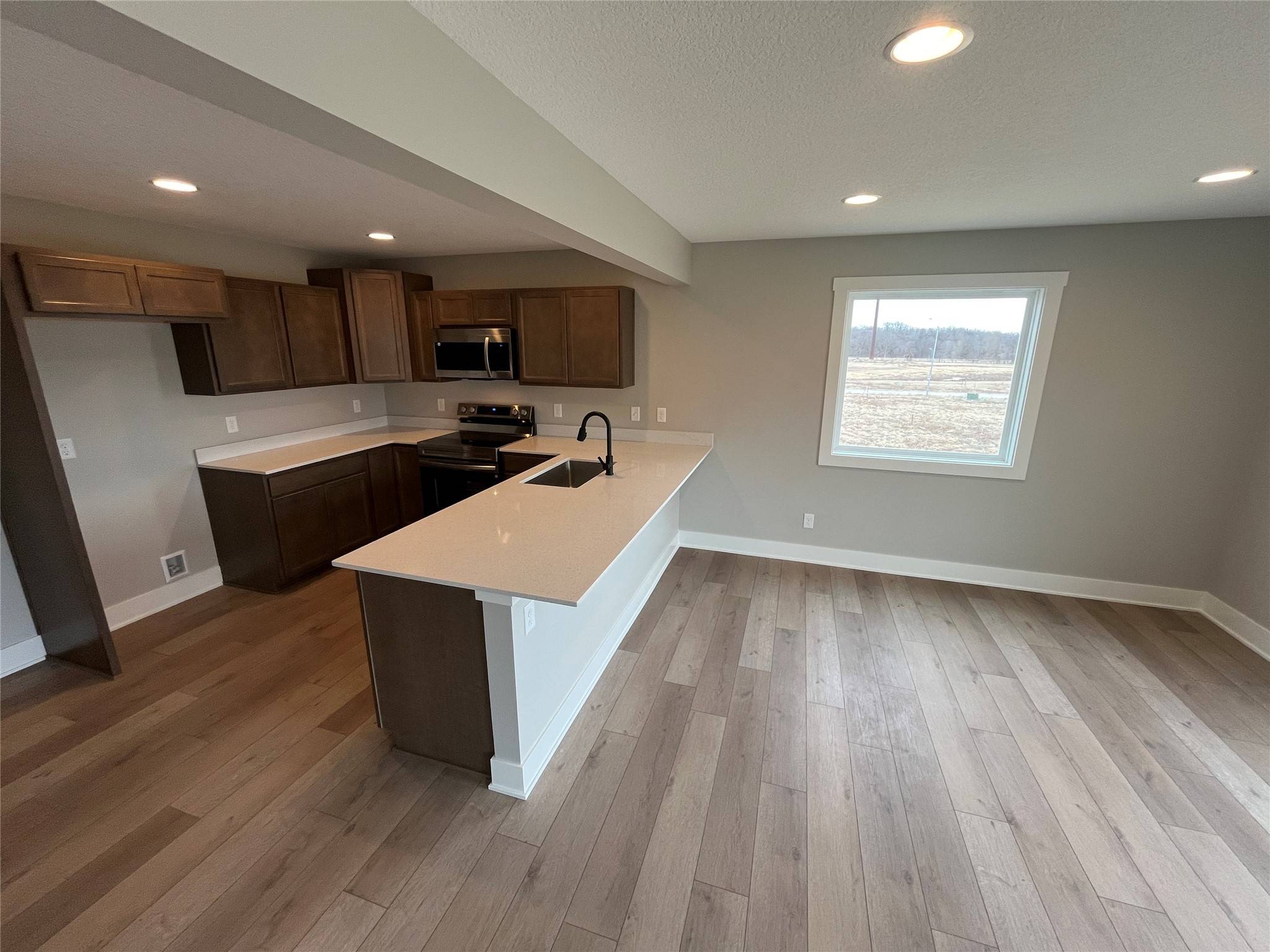 Des Moines, IA 50317,5647 Leyden Avenue