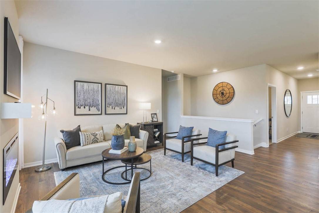 Des Moines, IA 50317,2515 Brook View Drive