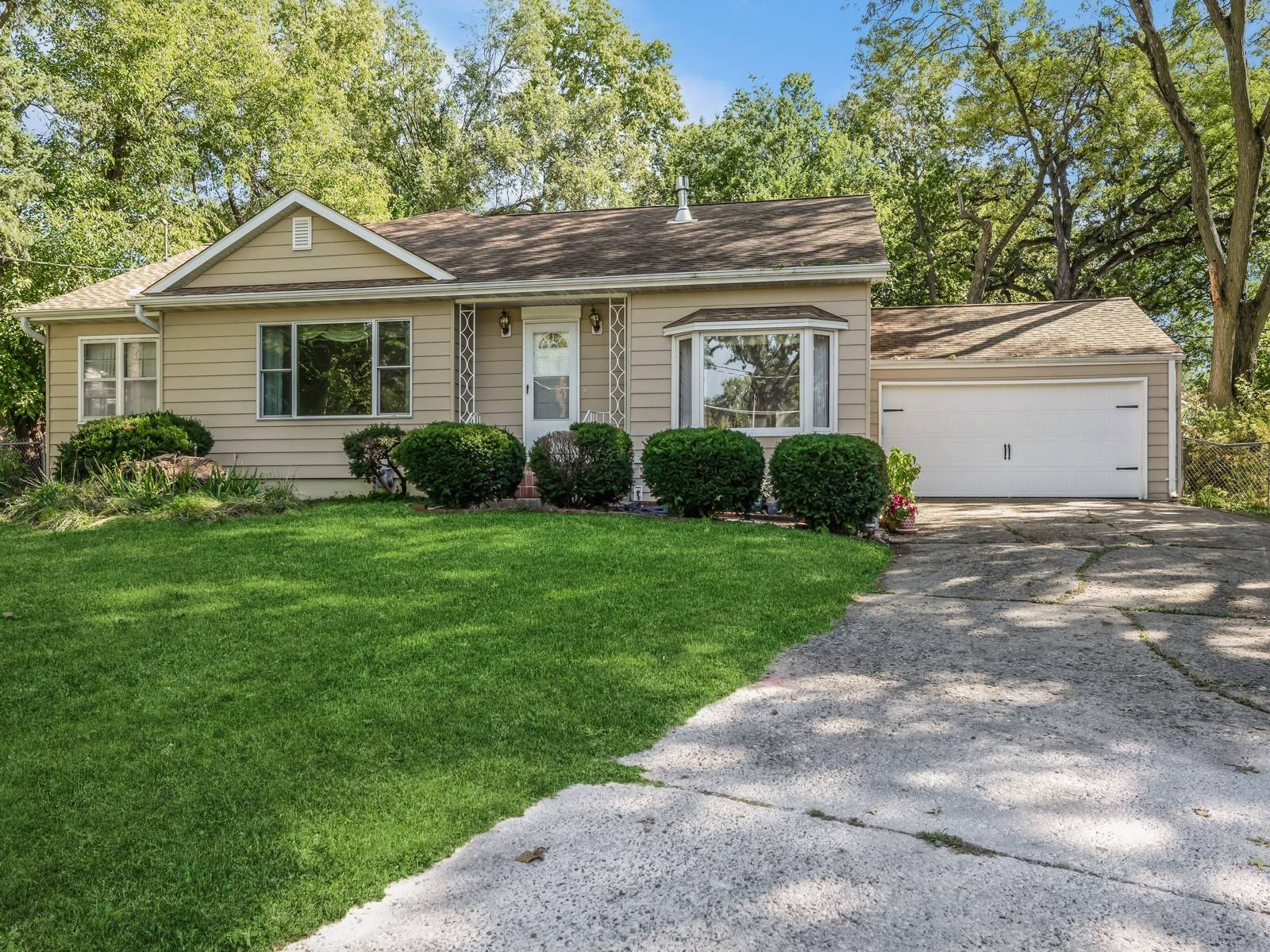 Des Moines, IA 50312,655 64th Street