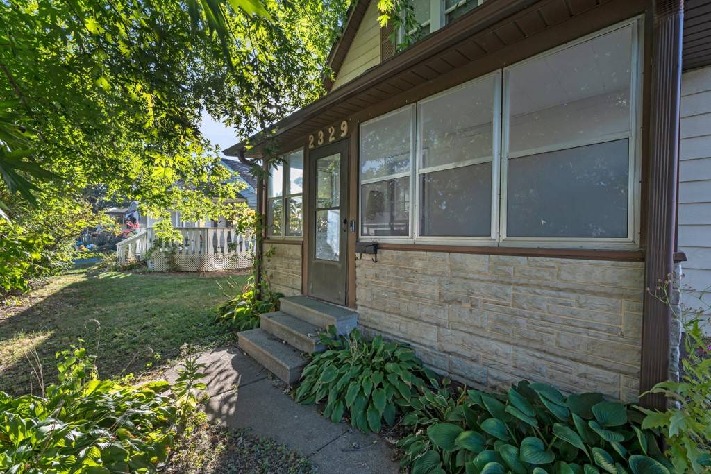 Des Moines, IA 50317,2329 Maple Street