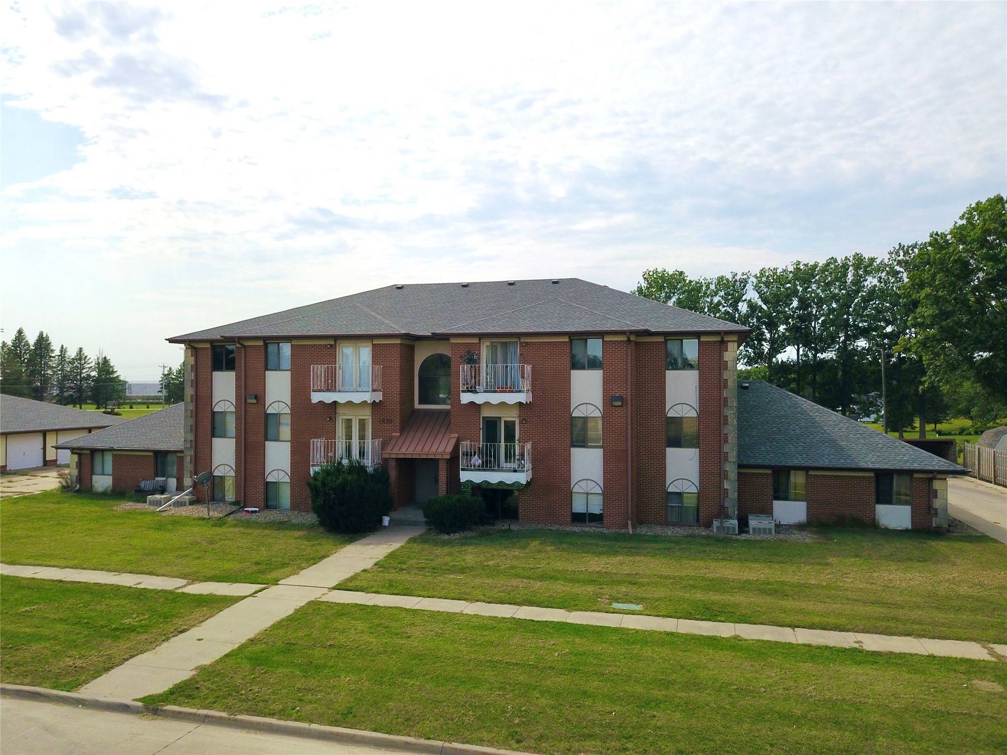 Grinnell, IA 50112,1629 Sunset Street
