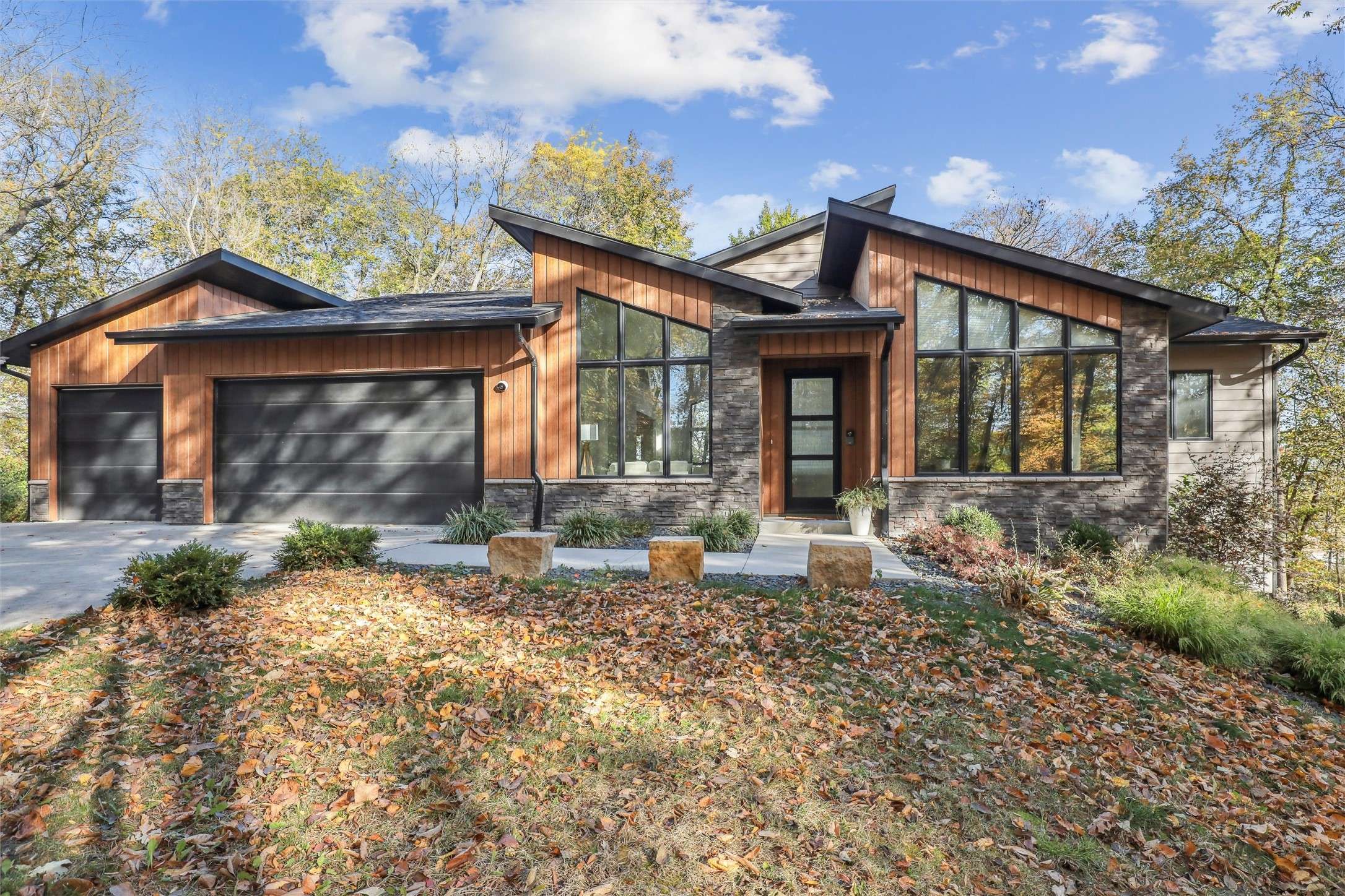West Des Moines, IA 50265,5705 SW Landview Drive