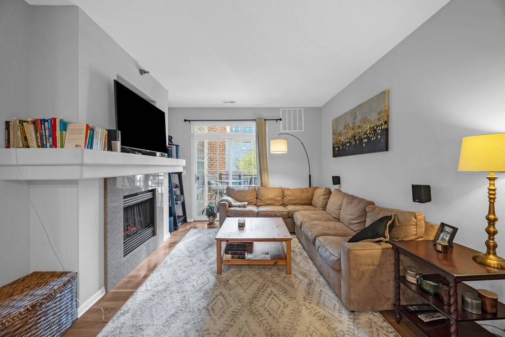 Des Moines, IA 50312,3031 Grand Avenue #218