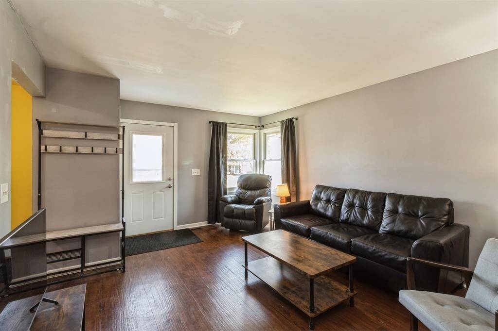 Grimes, IA 50111,608 NE 9th Street