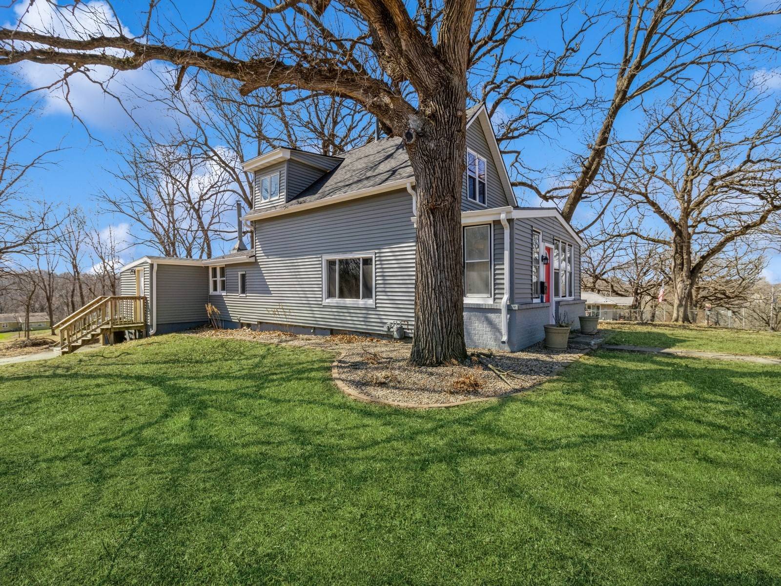 Des Moines, IA 50315,329 E Creston Avenue